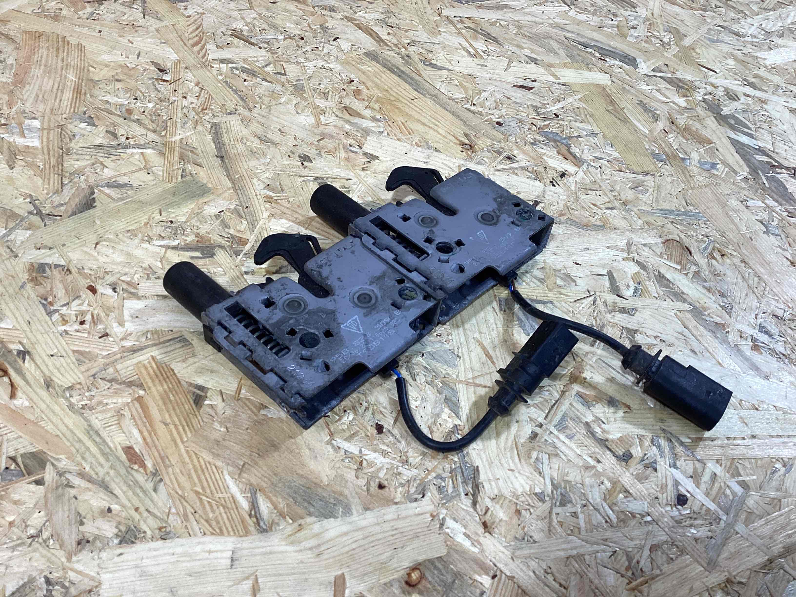 Замок капота Porsche Macan 240326-120