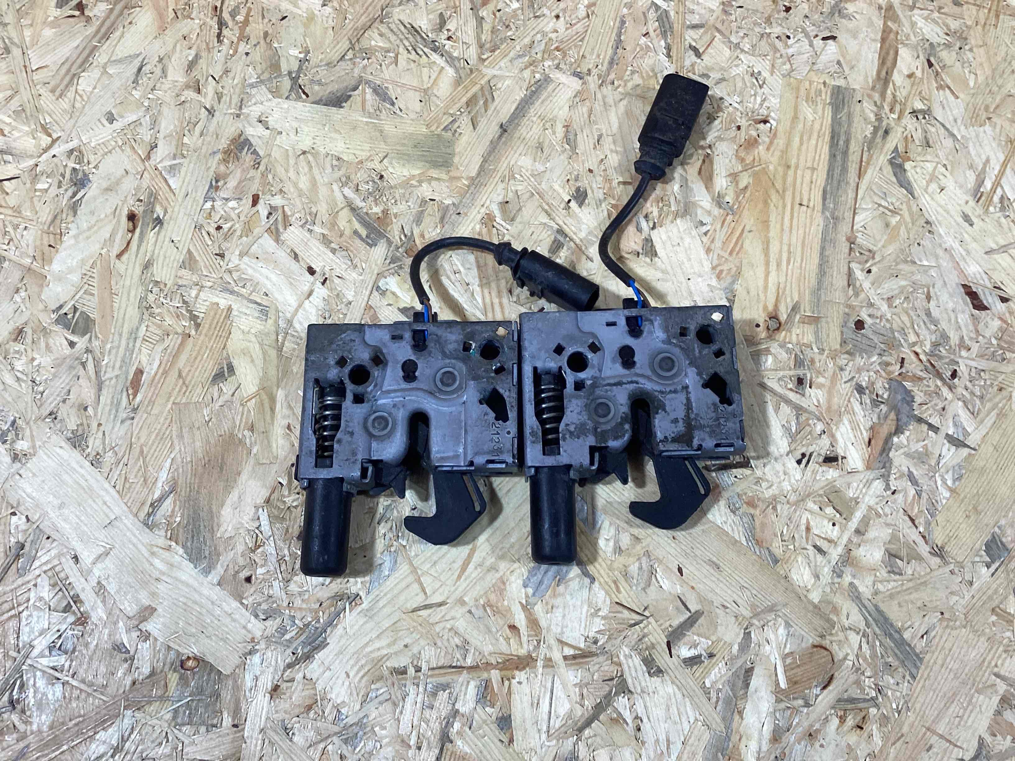 Замок капота Porsche Macan 240326-120