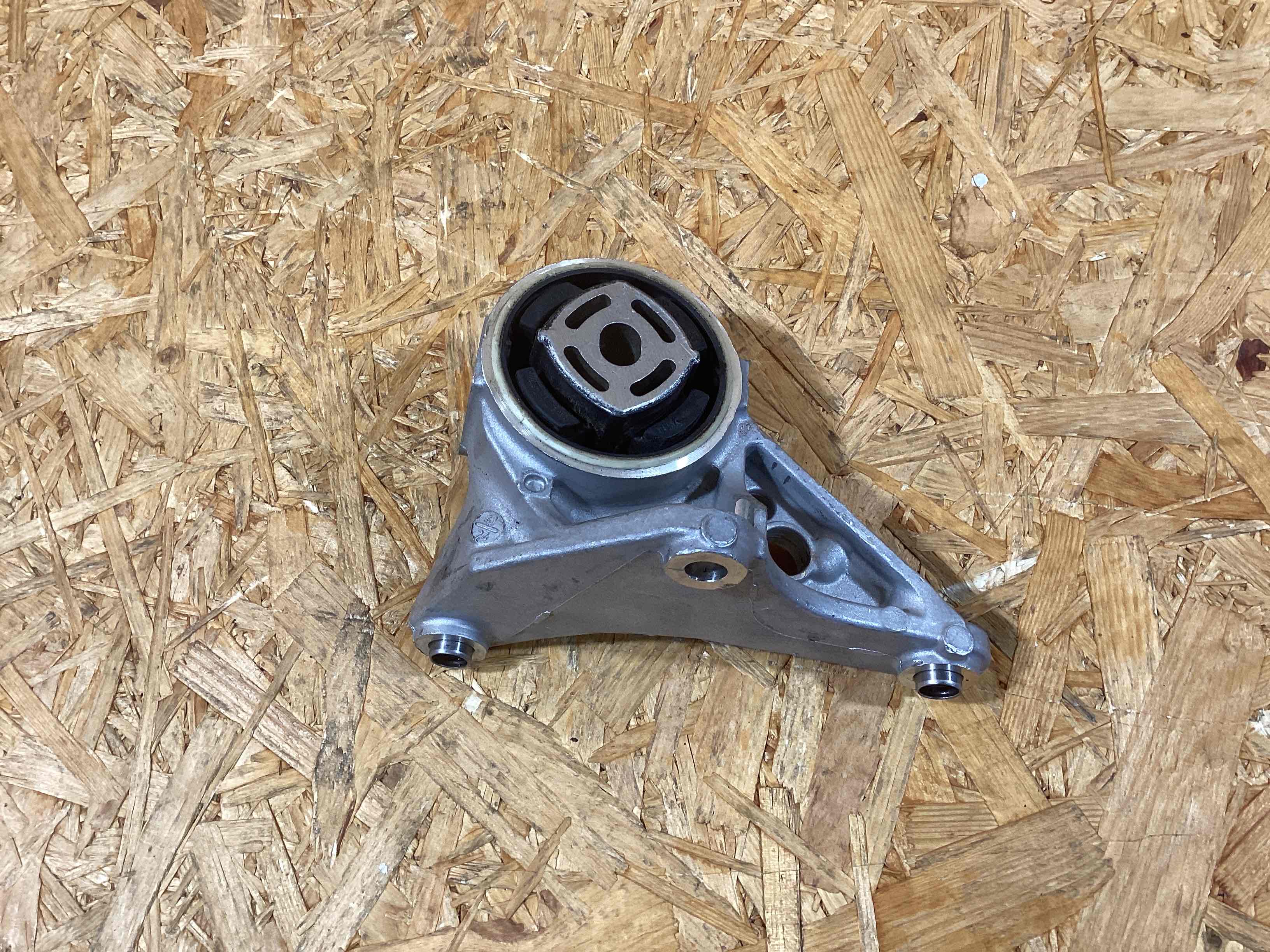 Подушка крепления двигателя Porsche Taycan 240725-106