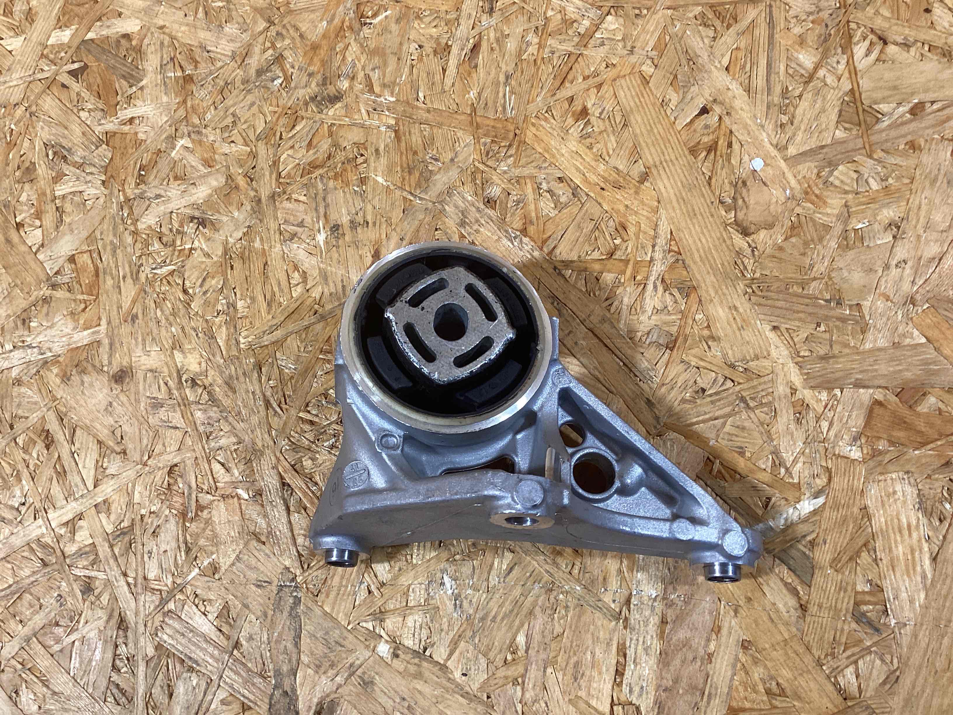 Подушка крепления двигателя Porsche Taycan 240725-109