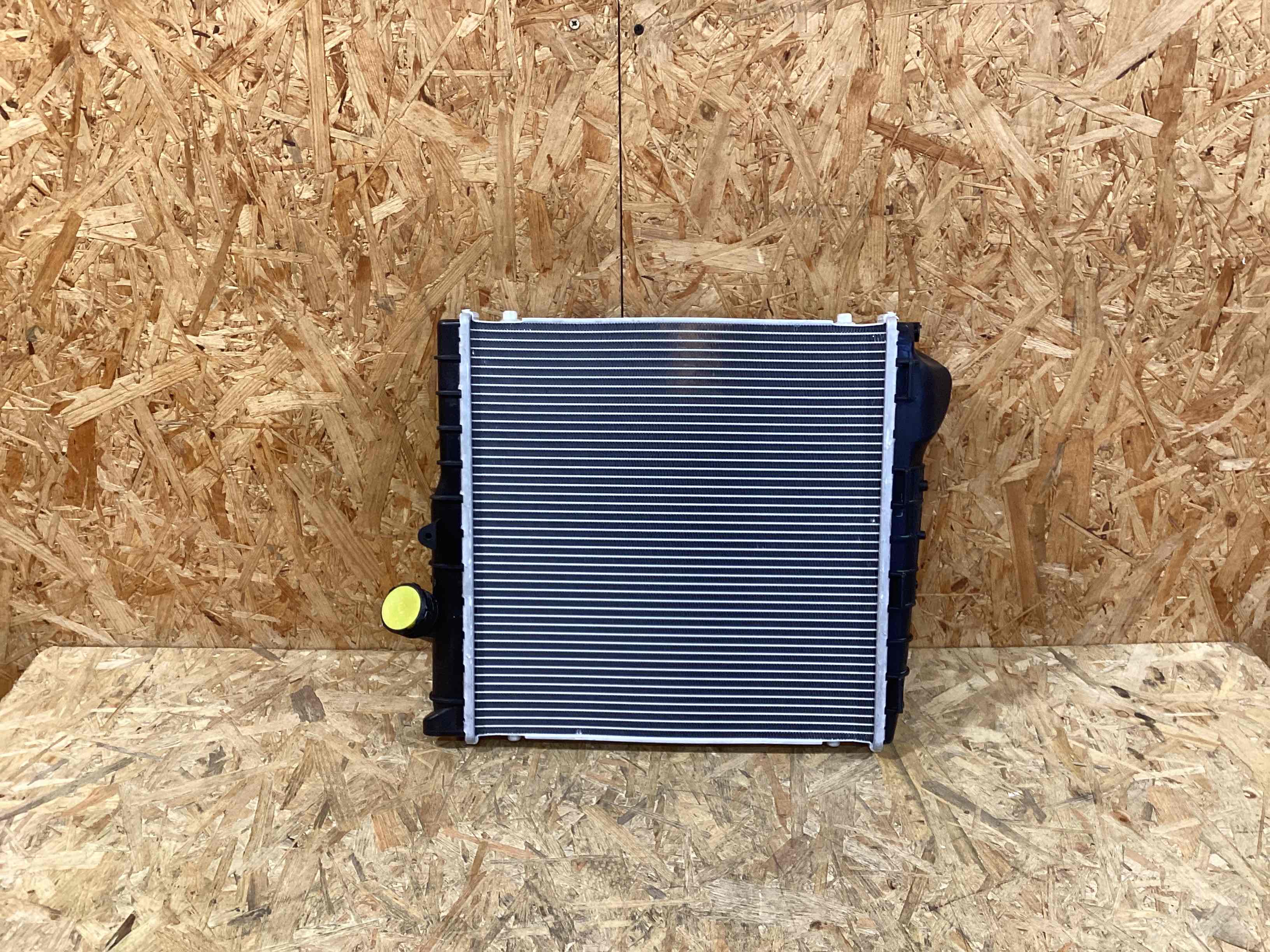Радиатор (основной) Porsche Boxster 718 240726-107