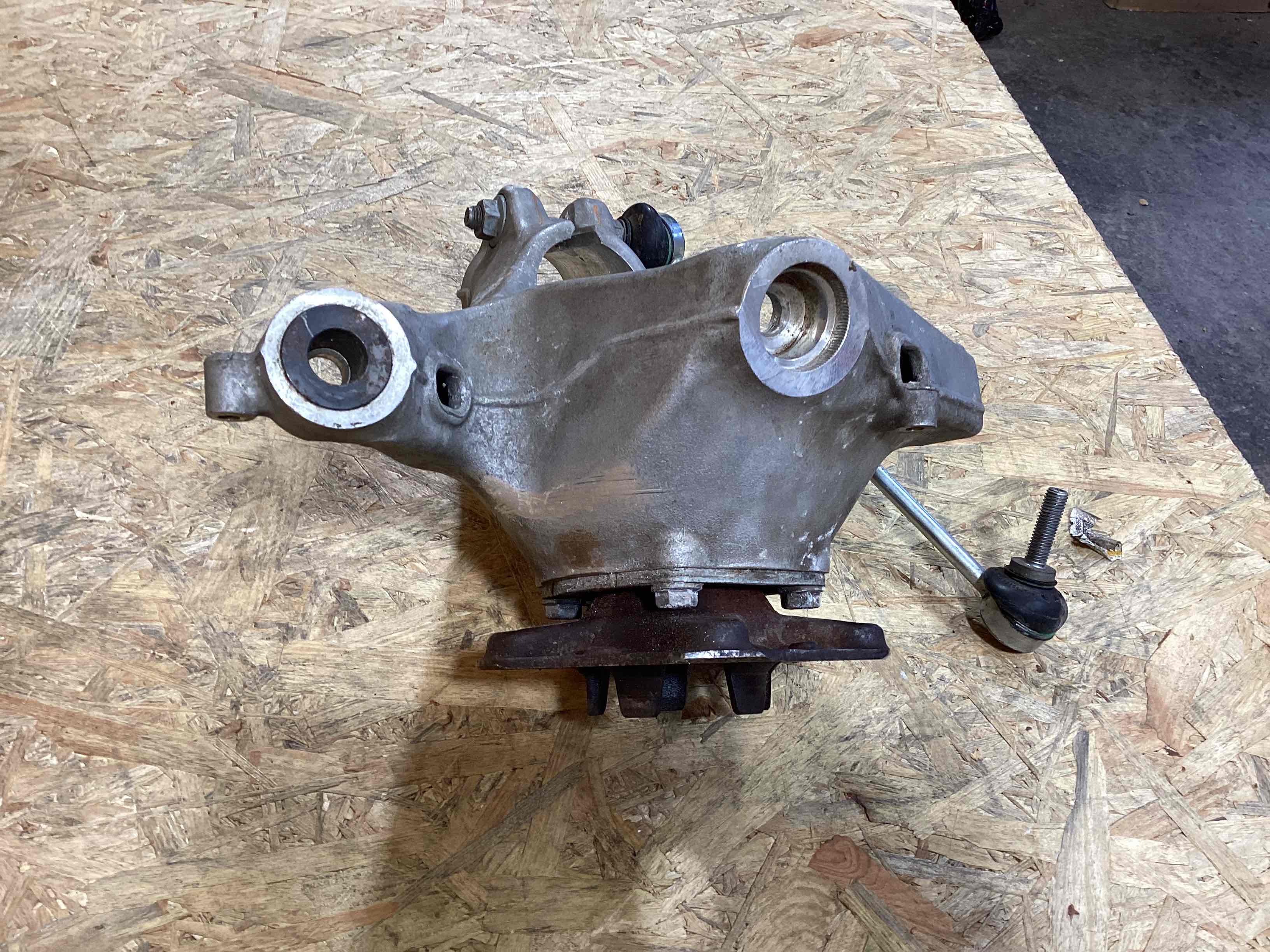 Кулак поворотний правий Porsche 911 240826-104