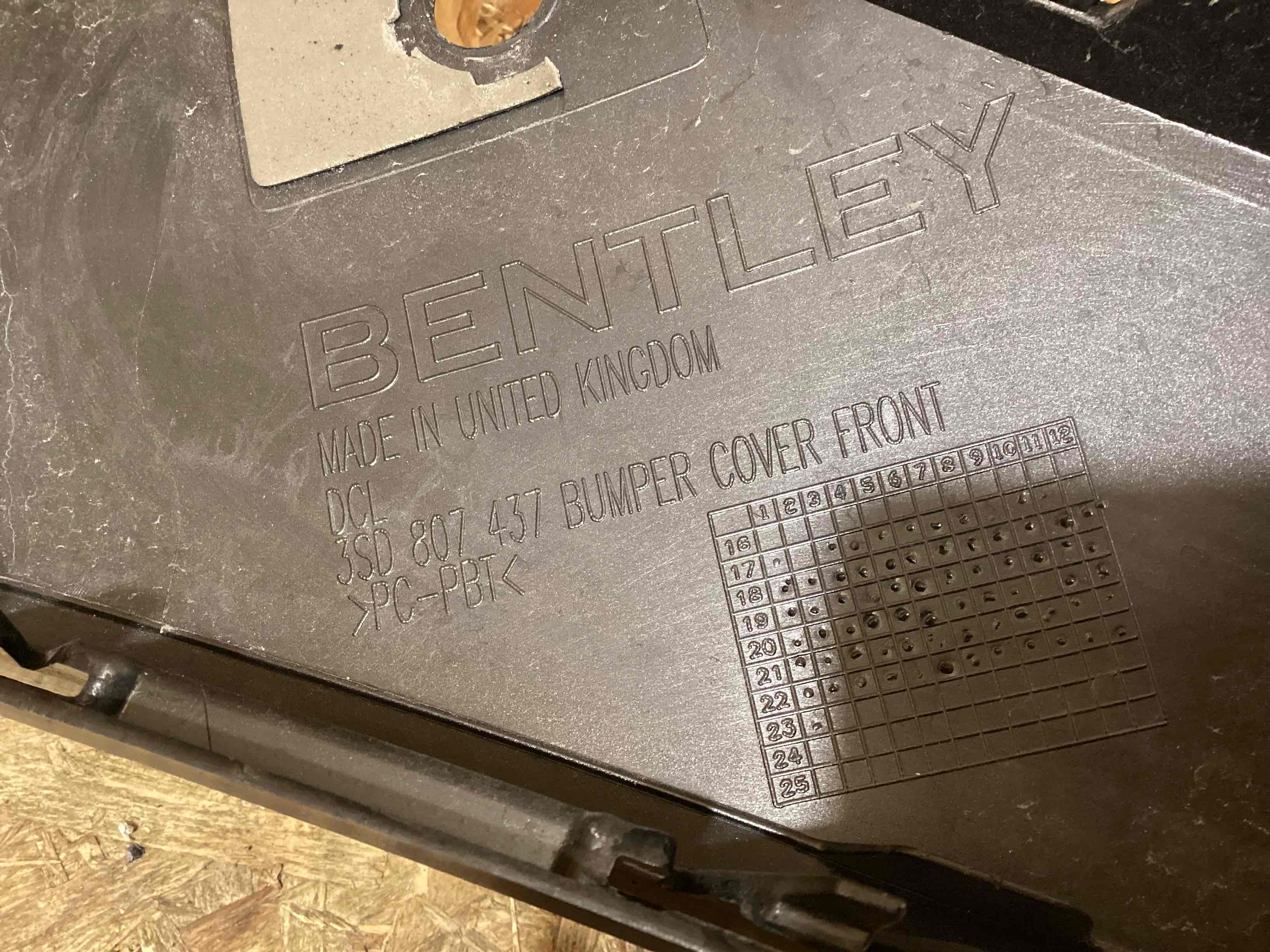 Бампер передній Bentley Continental 240926-101