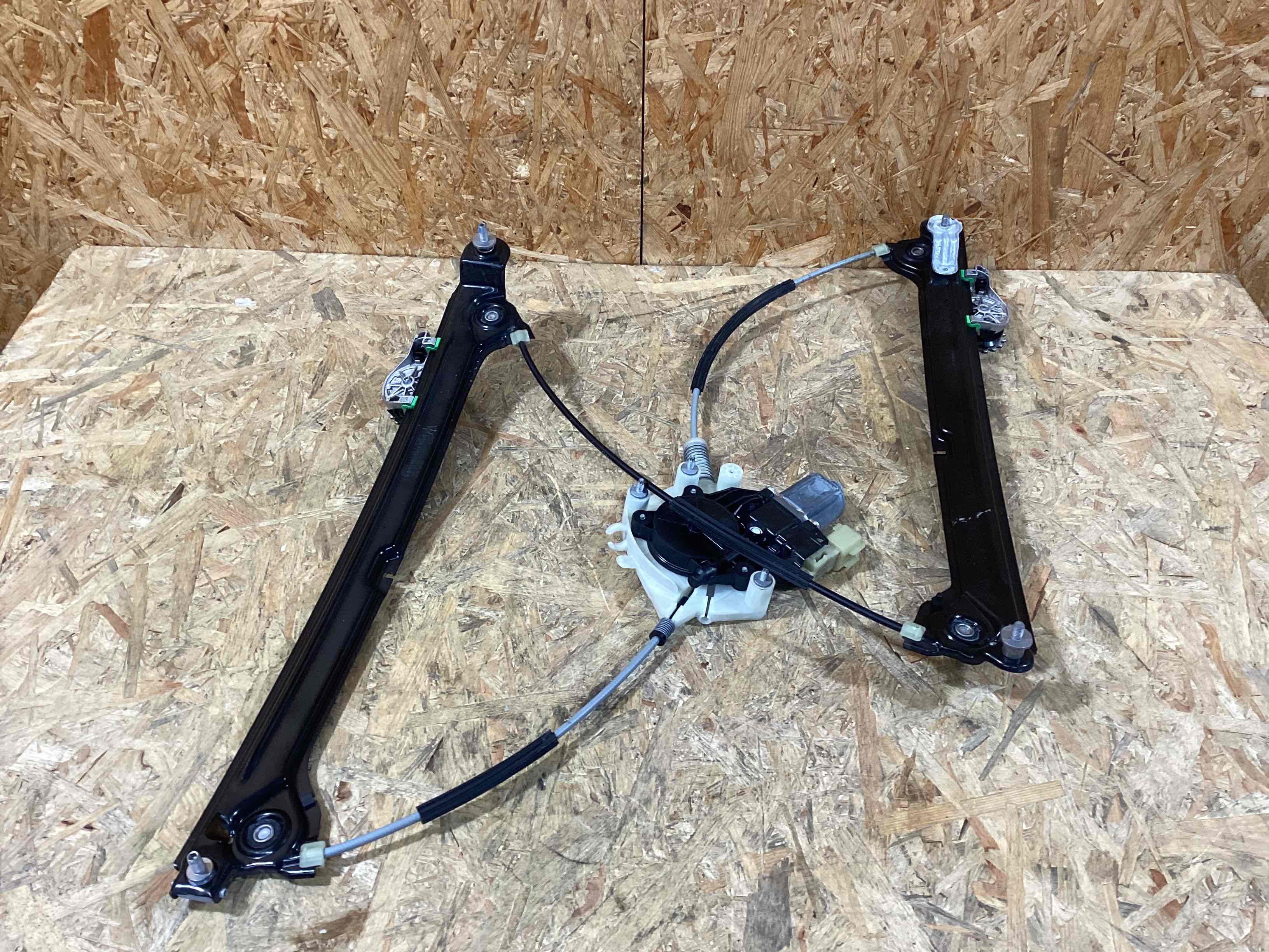Склопідйомник передній правий Maserati Levante 240926-108