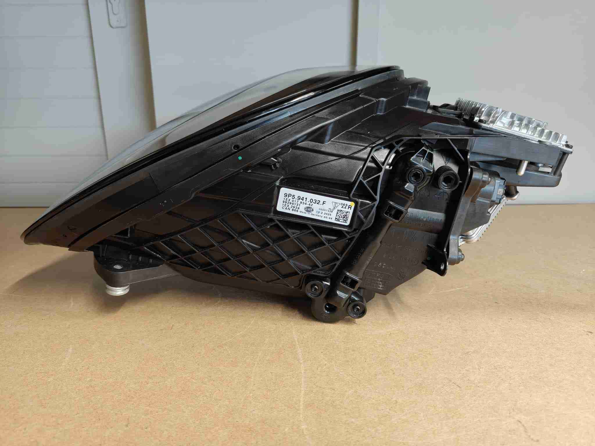 Фара права Porsche 911 240926-202