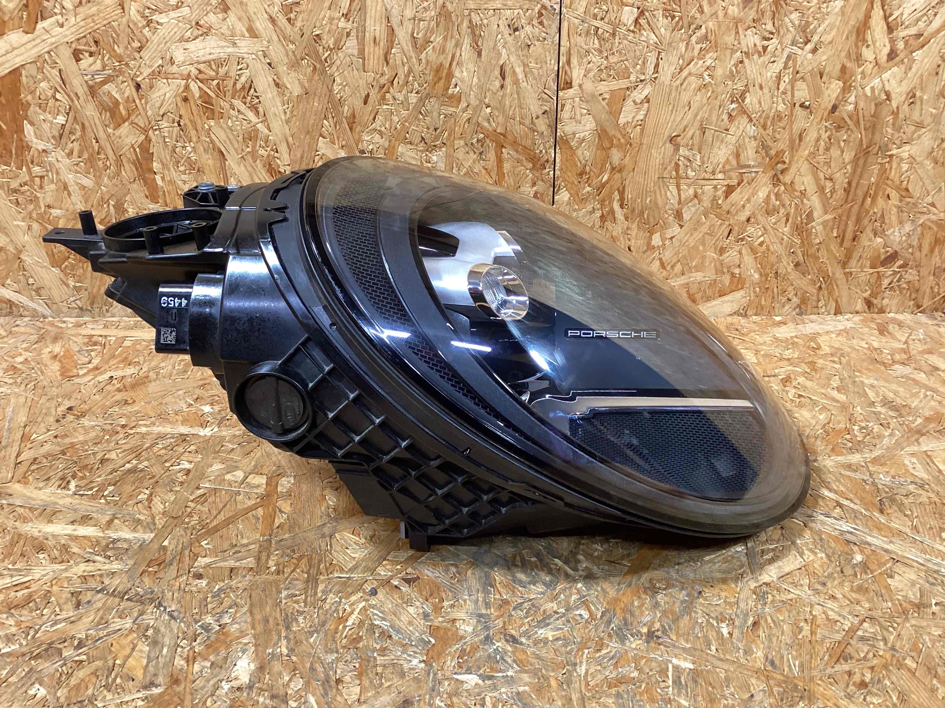 Фара правая Porsche 911 241125-102