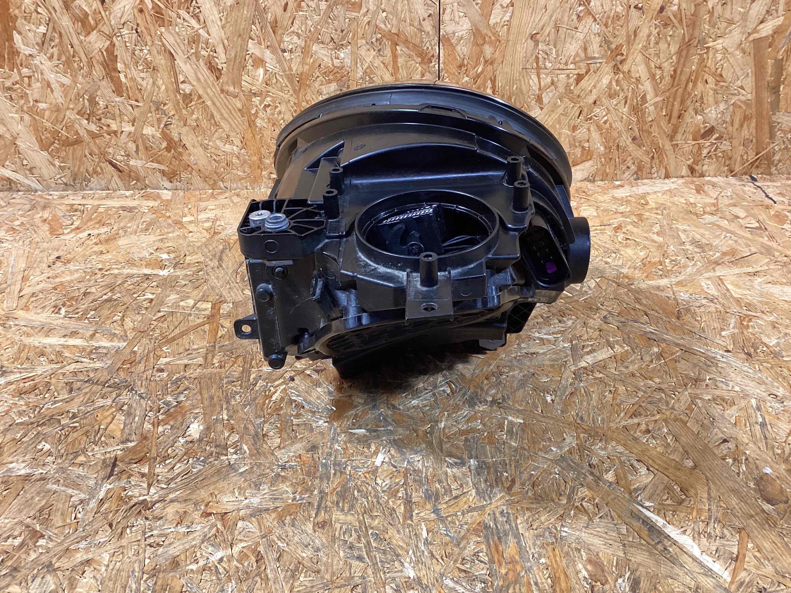 Фара правая Porsche 911 241125-102