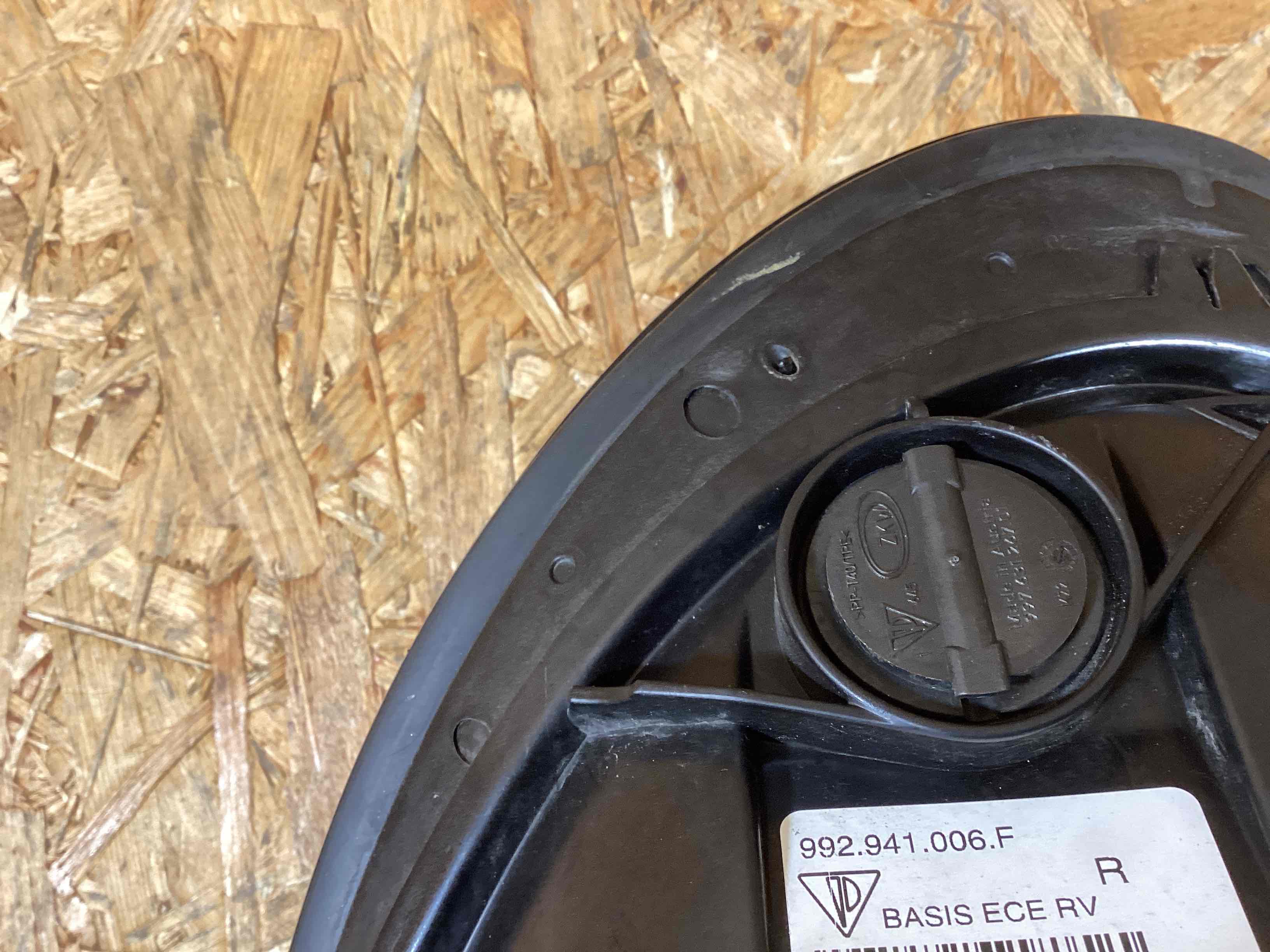 Фара правая Porsche 911 241125-102