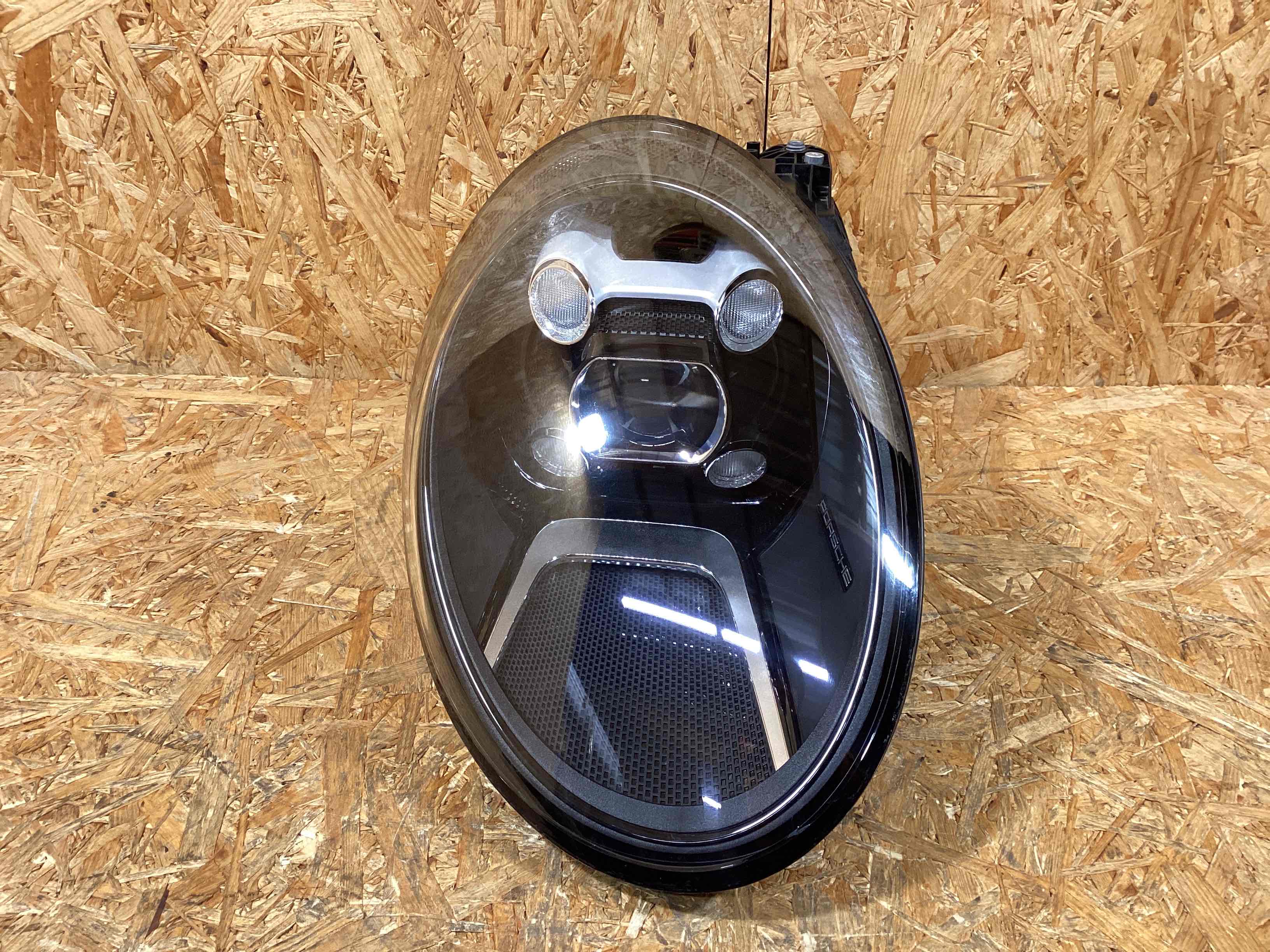 Фара правая Porsche 911 241125-102