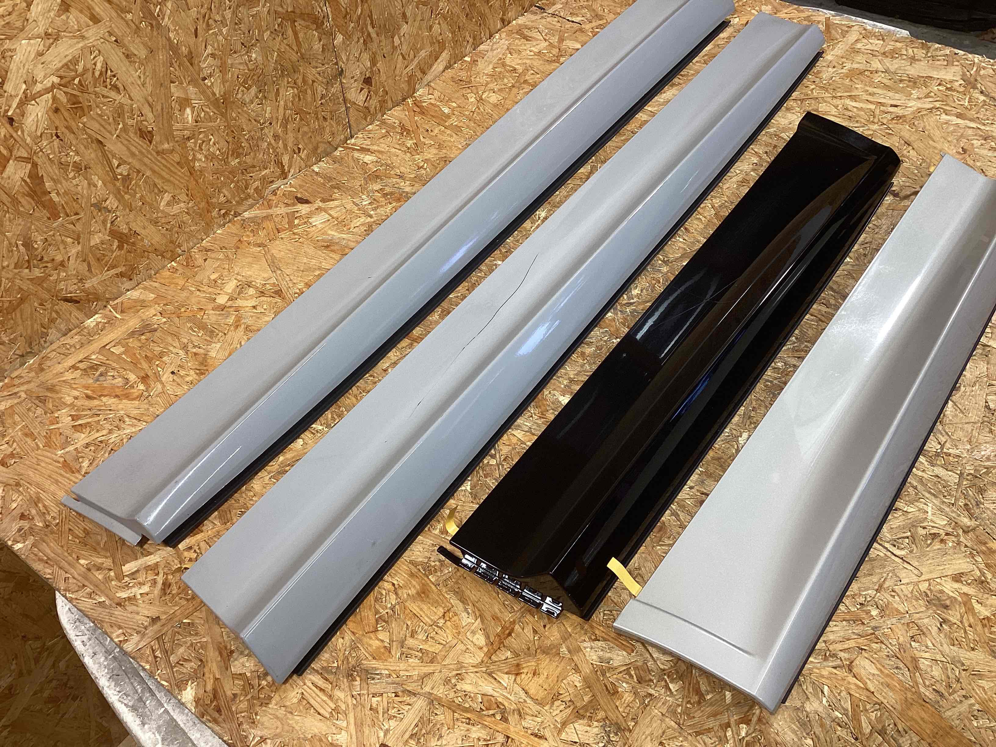 Молдинг двери задней правой Porsche Cayenne 241125-105