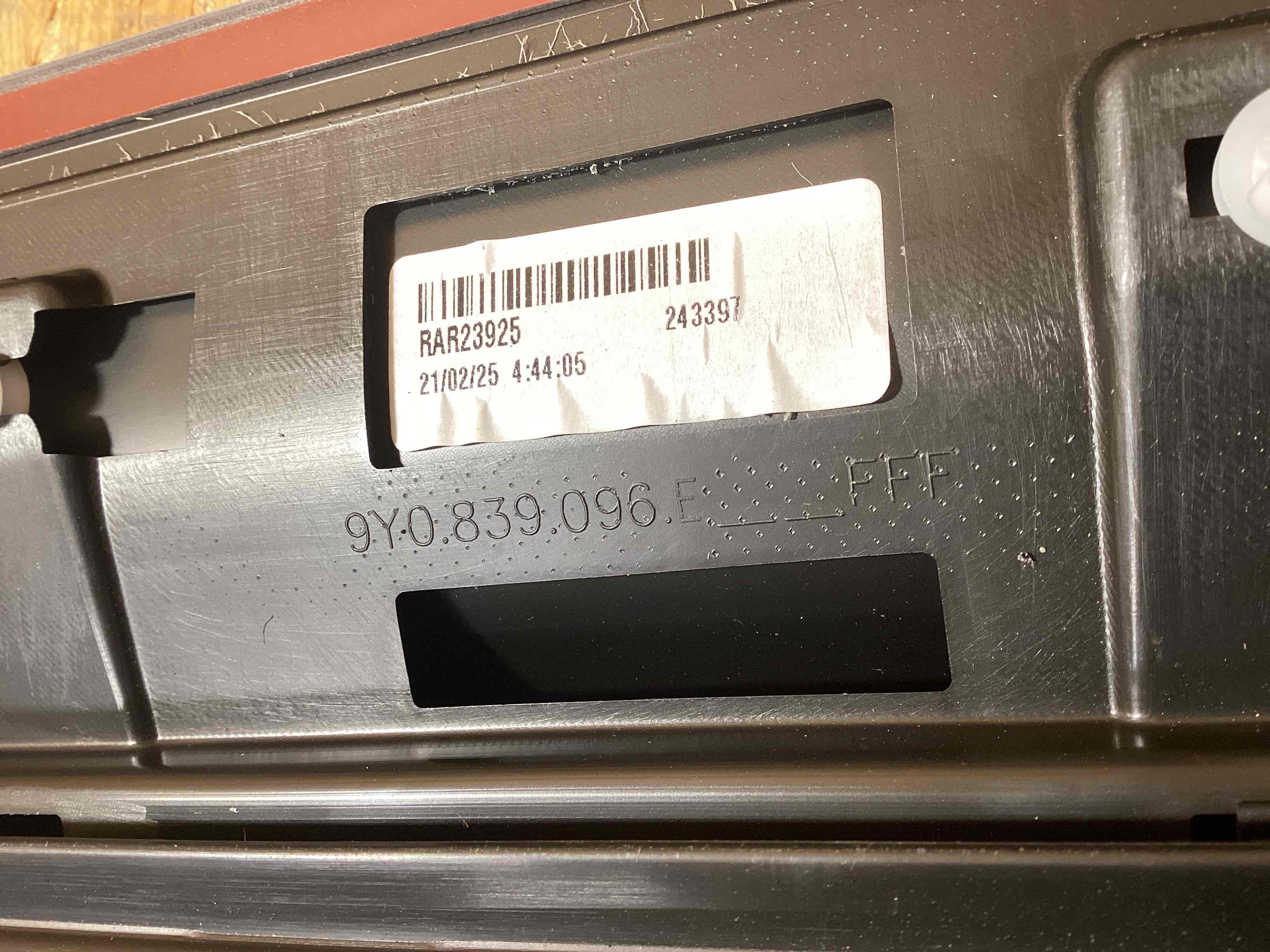 Молдинг двери задней правой Porsche Cayenne 241125-105