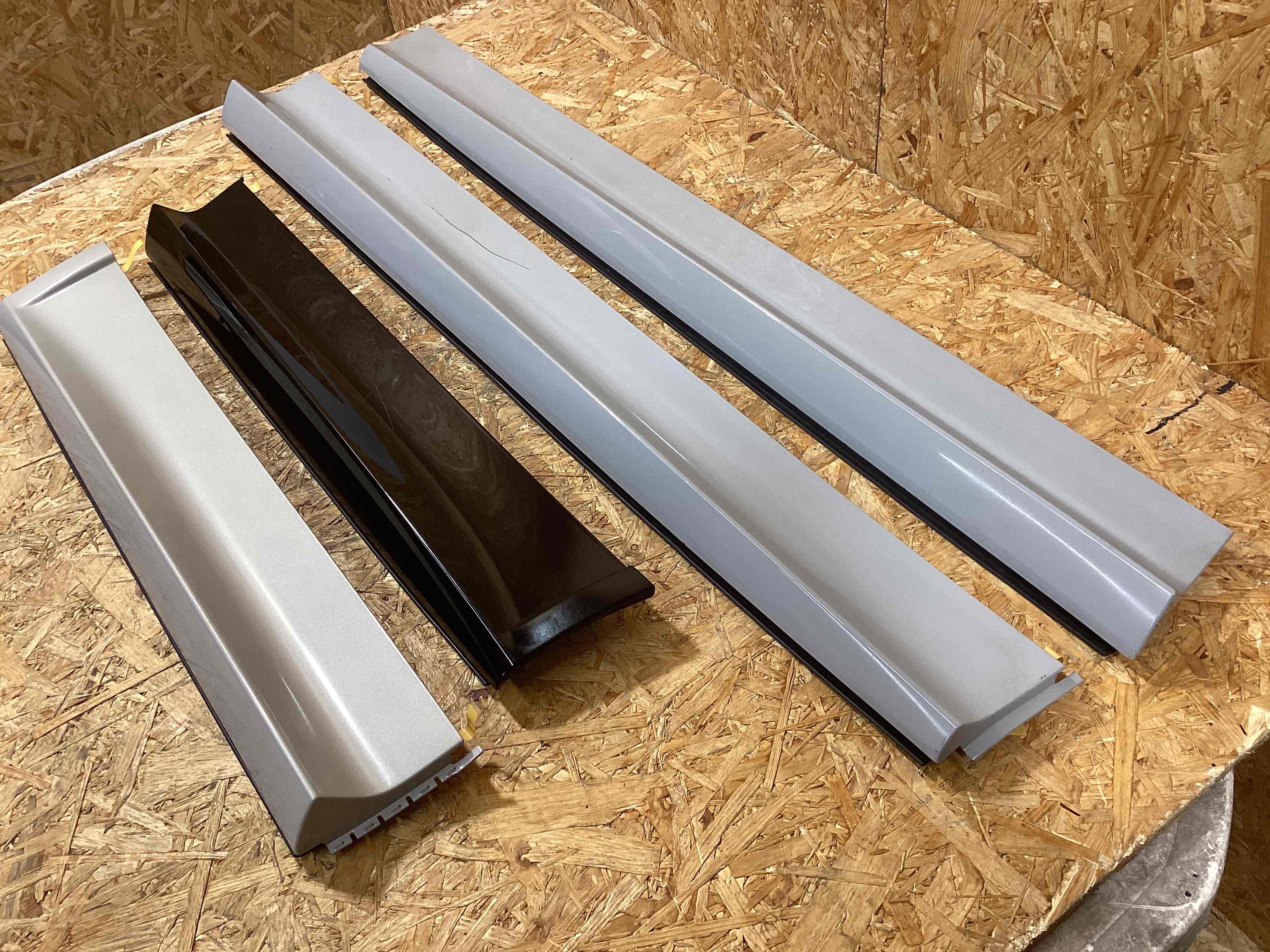 Молдинг двери передней правой Porsche Cayenne 241125-106