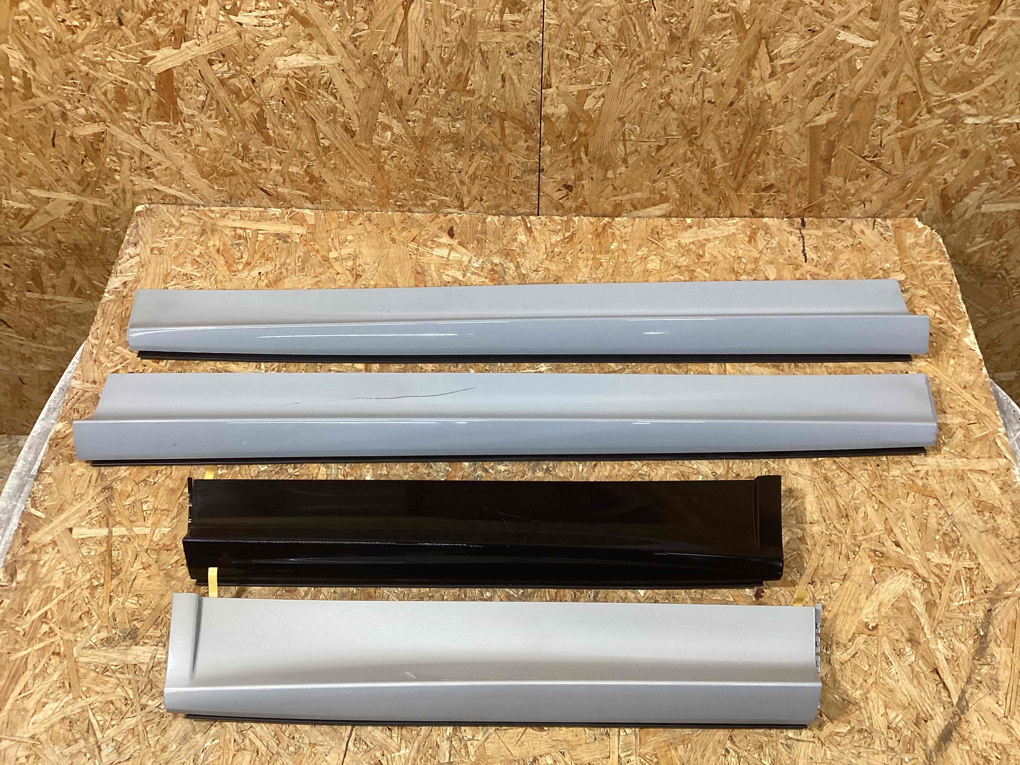 Молдинг двери передней правой Porsche Cayenne 241125-106