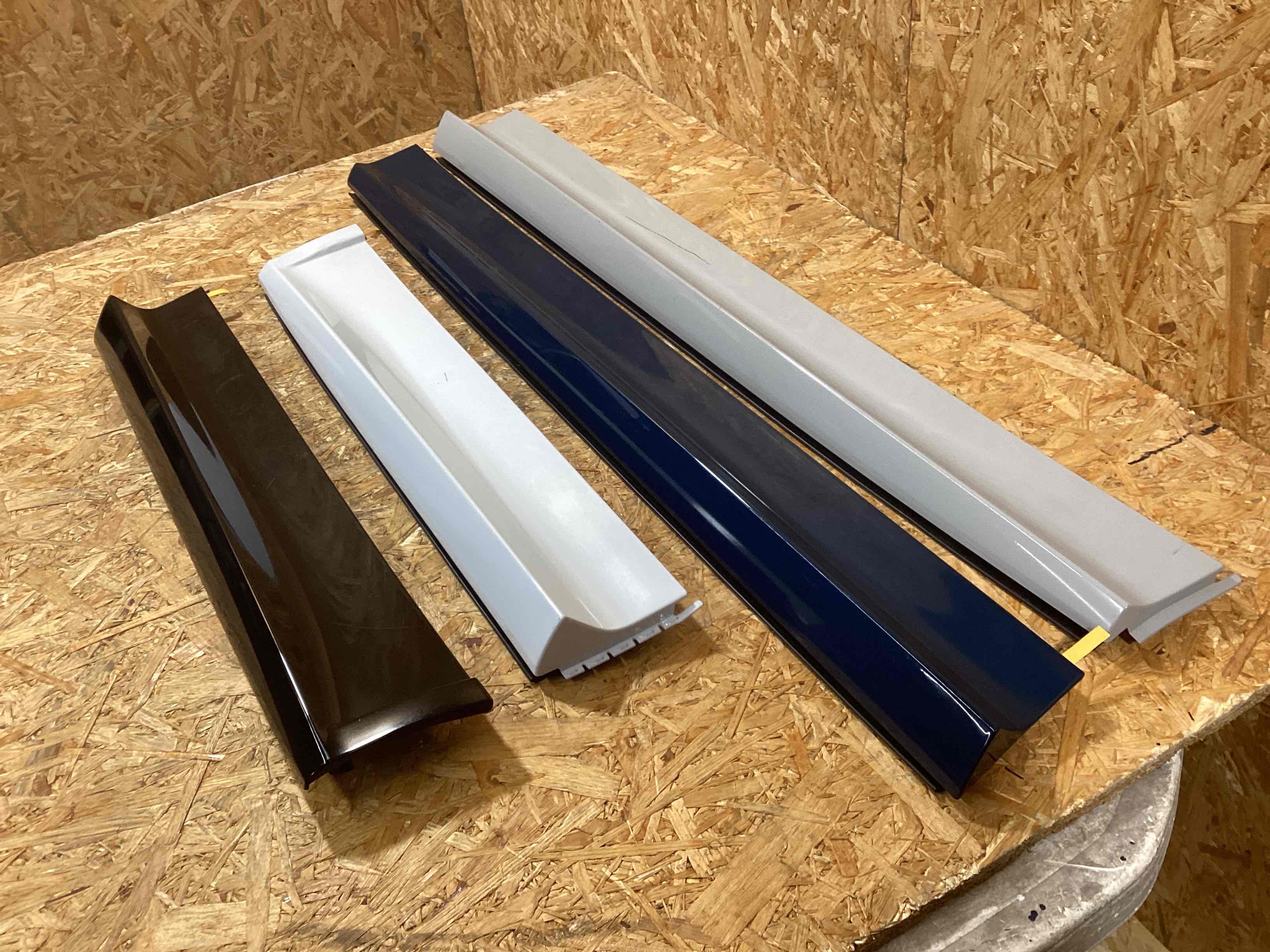 Молдинг двери передней правой Porsche Cayenne 241125-108