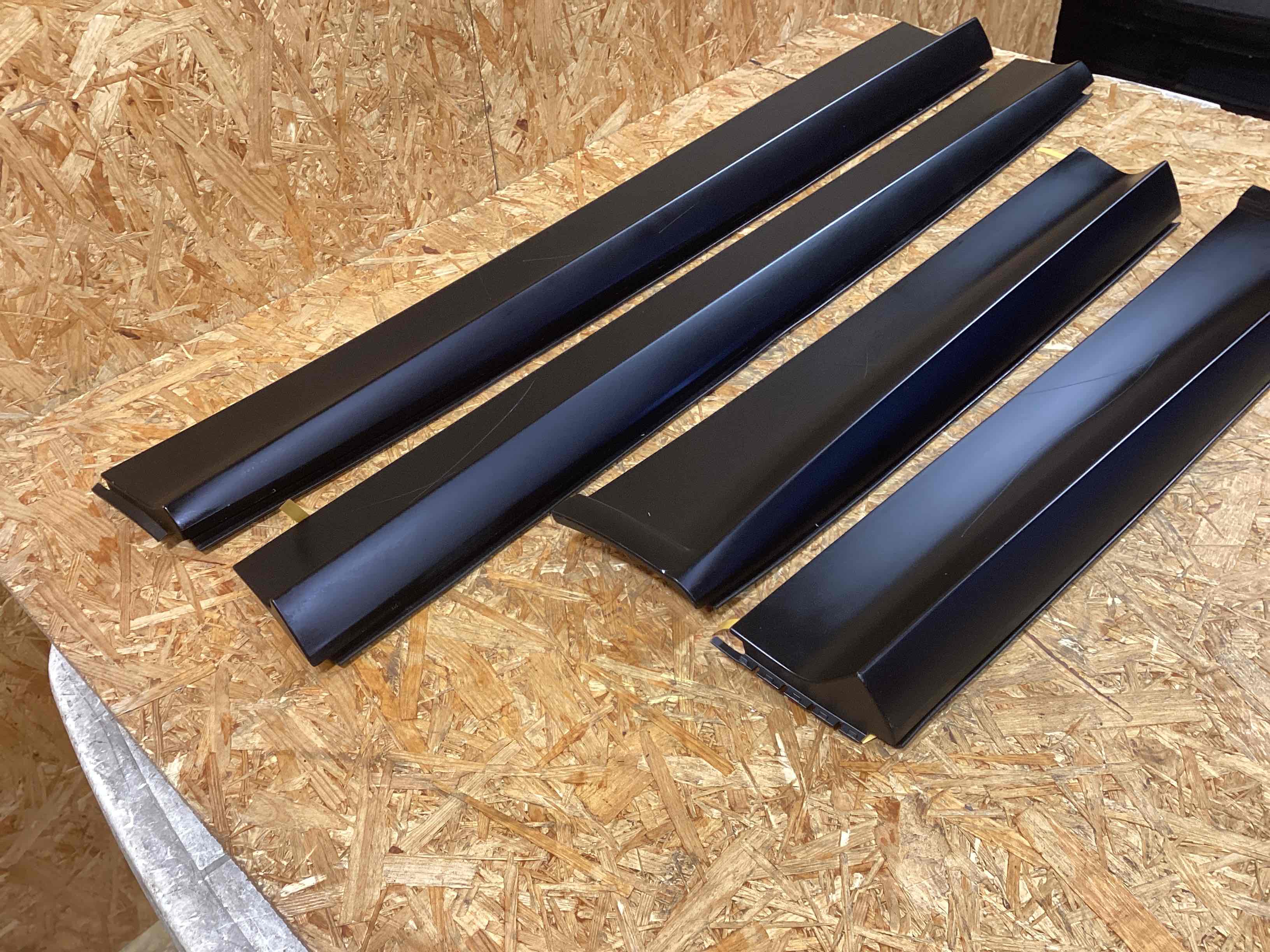 Молдинг двери передней левой Porsche Cayenne 241125-111