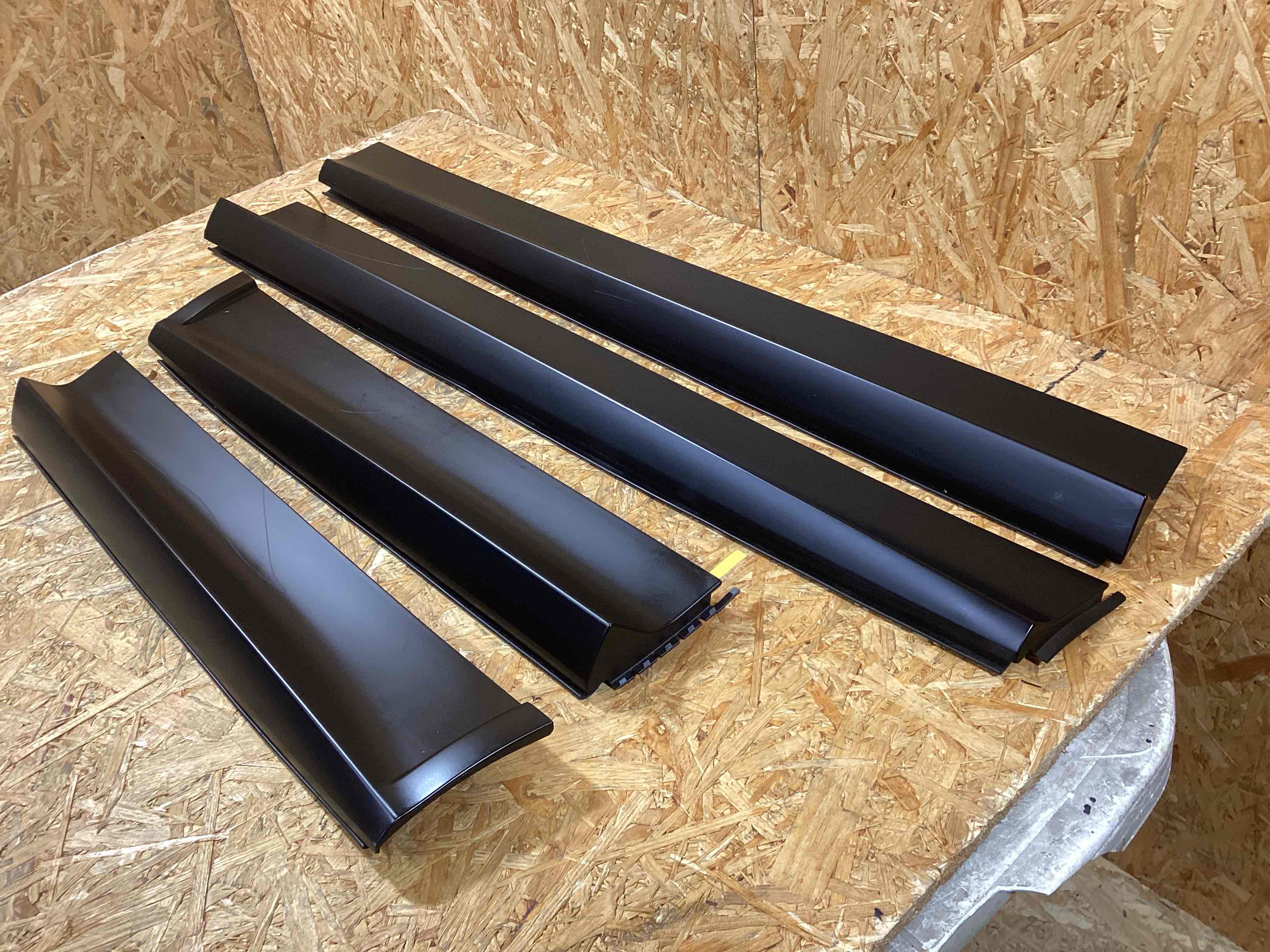 Молдинг двери задней левой Porsche Cayenne 241125-114