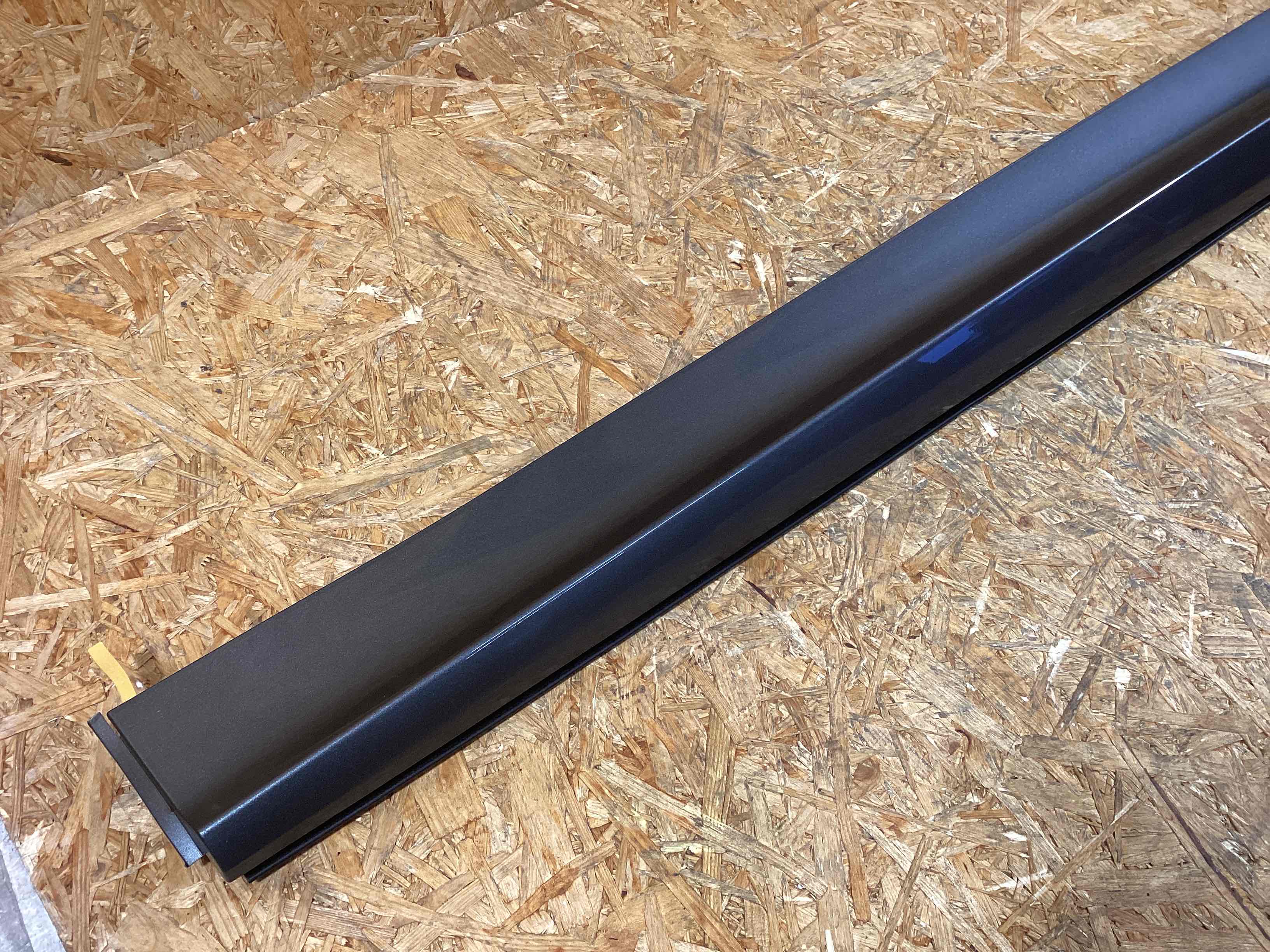 Молдинг двери передней правой Porsche Cayenne 241125-120