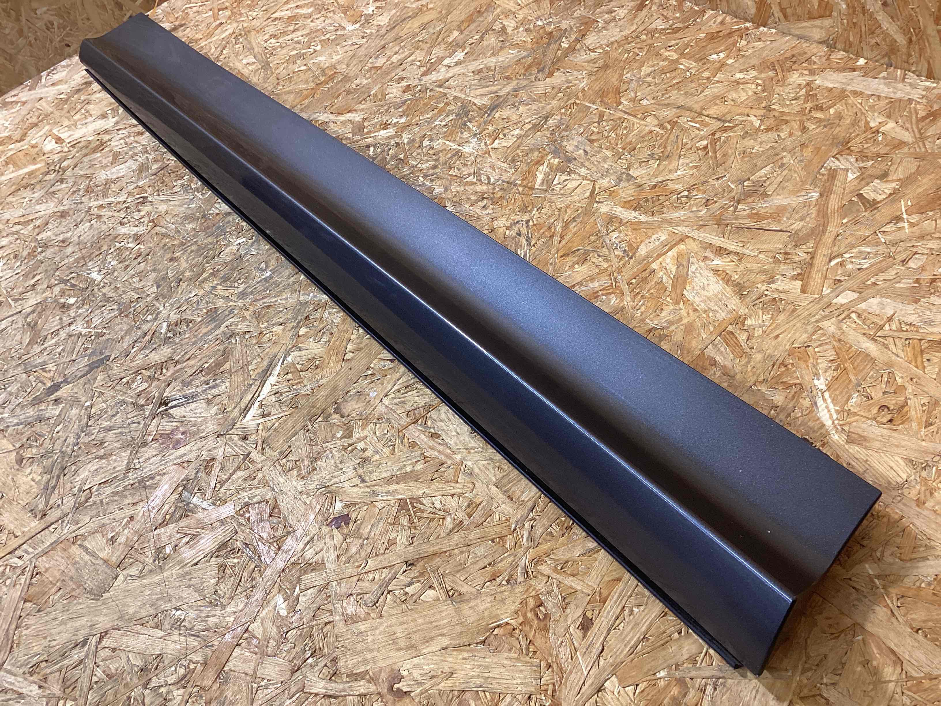 Молдинг двери передней правой Porsche Cayenne 241125-120