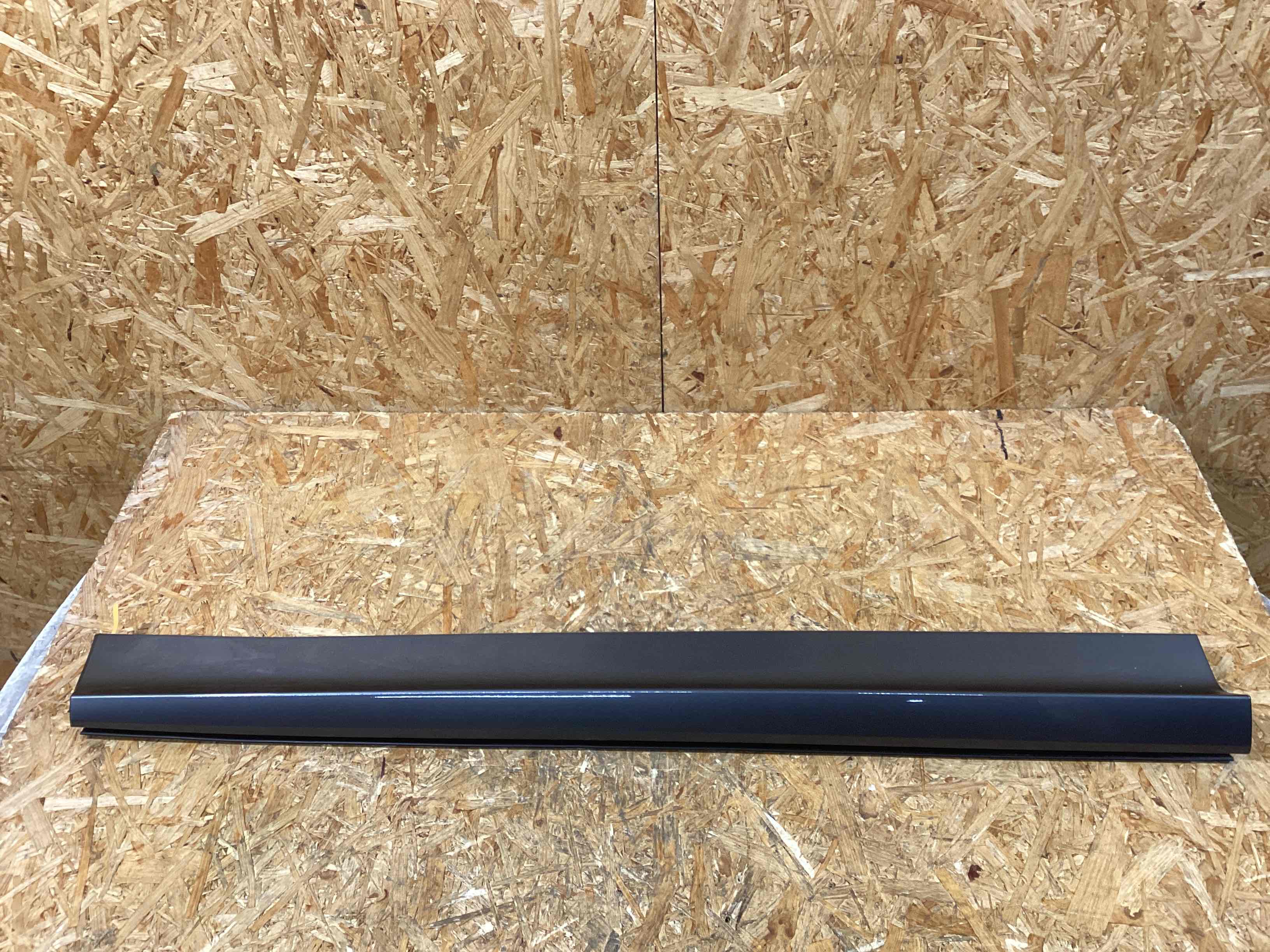 Молдинг двери передней правой Porsche Cayenne 241125-120