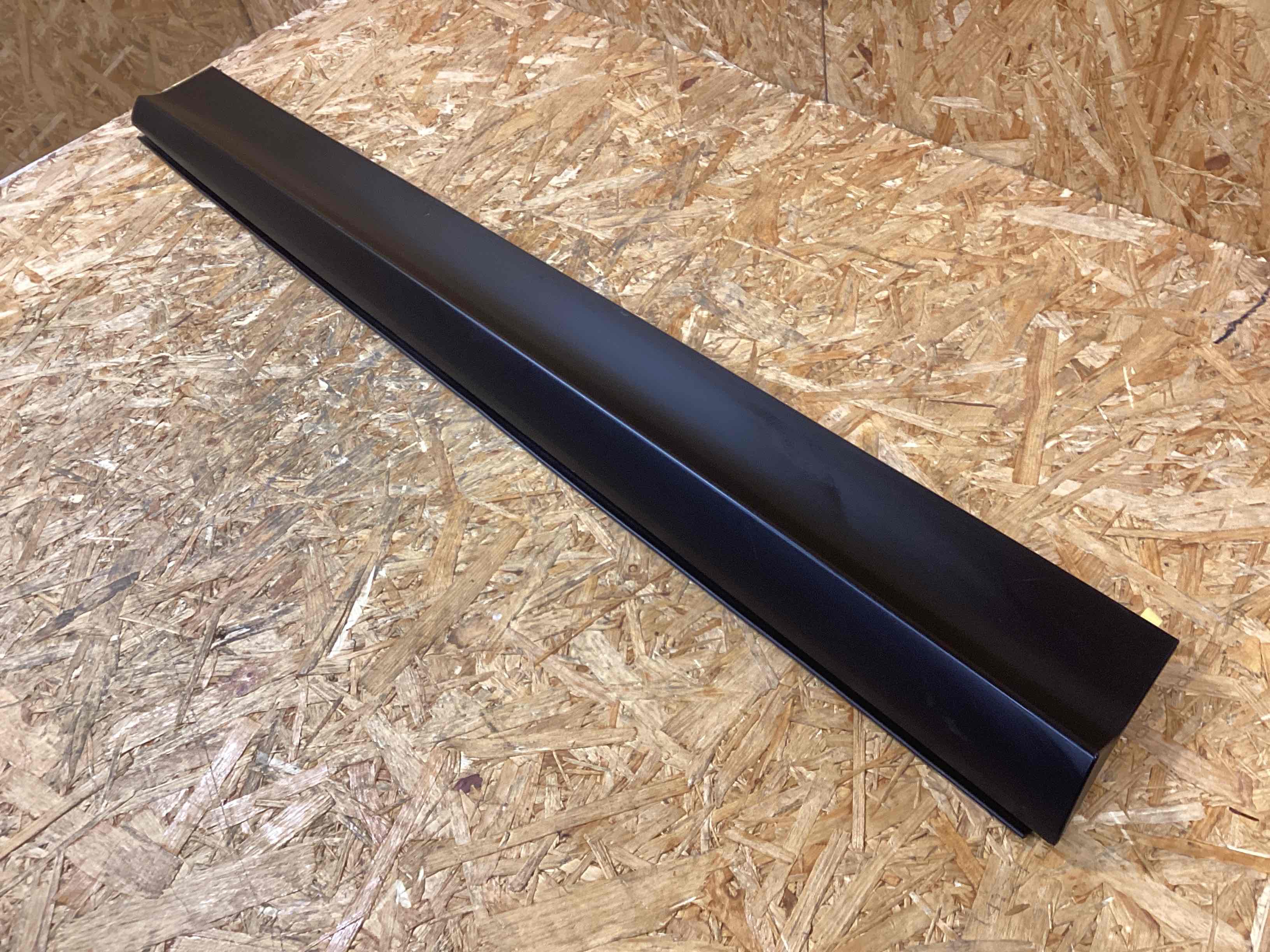 Молдинг двери передней правой Porsche Cayenne 241125-121