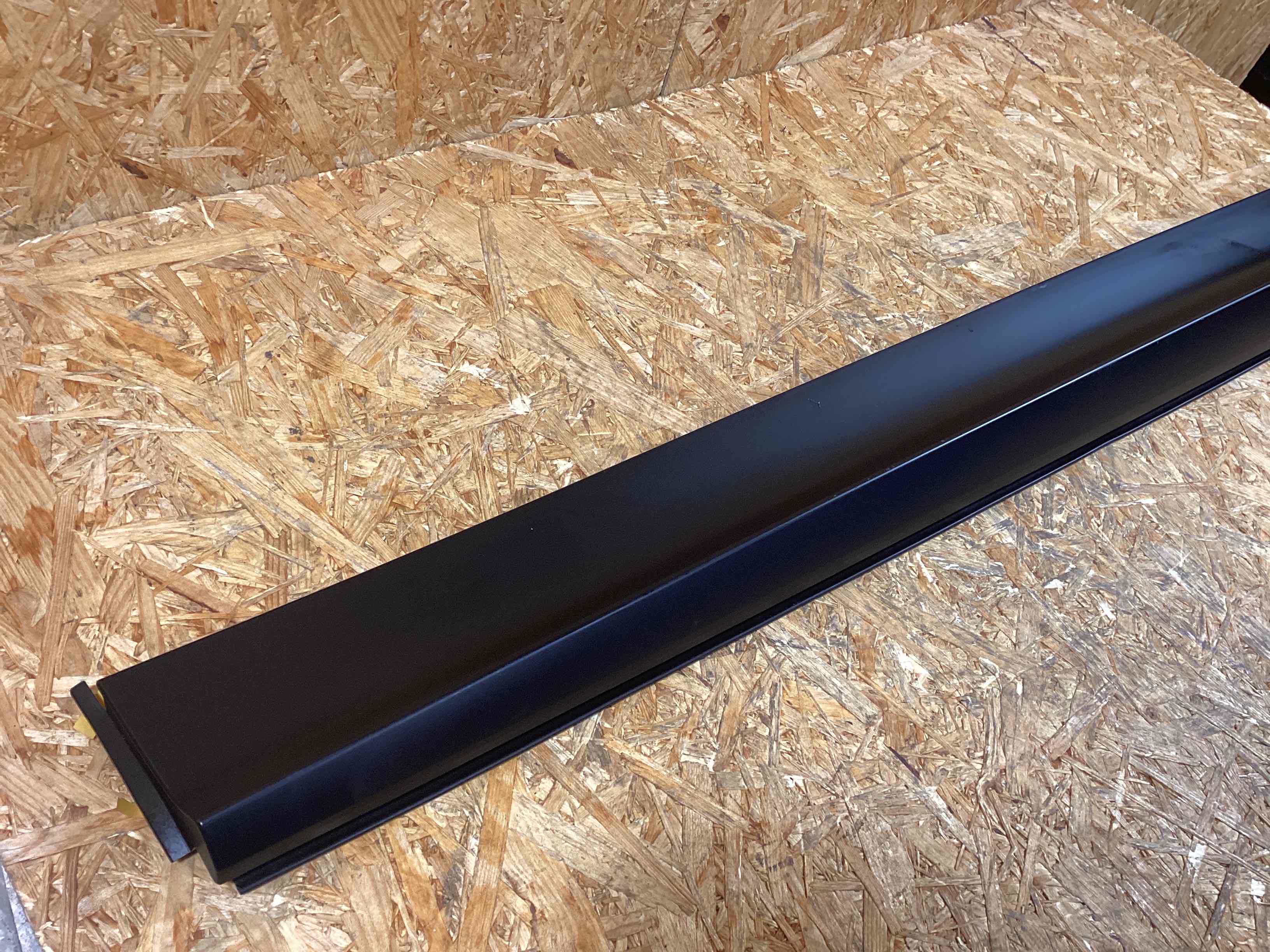 Молдинг двери передней правой Porsche Cayenne 241125-121