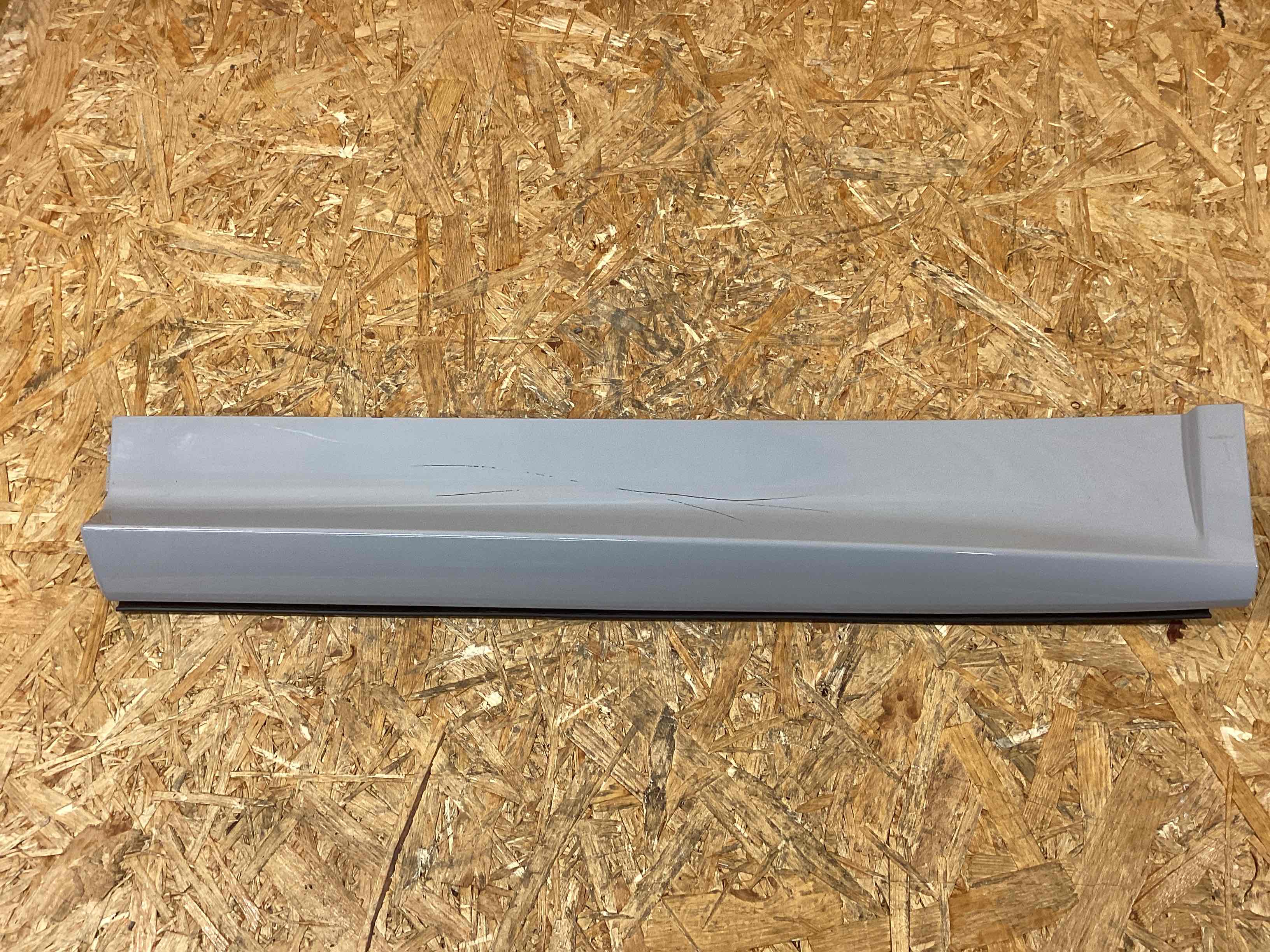 Молдинг двери задней левой Porsche Cayenne 241125-122