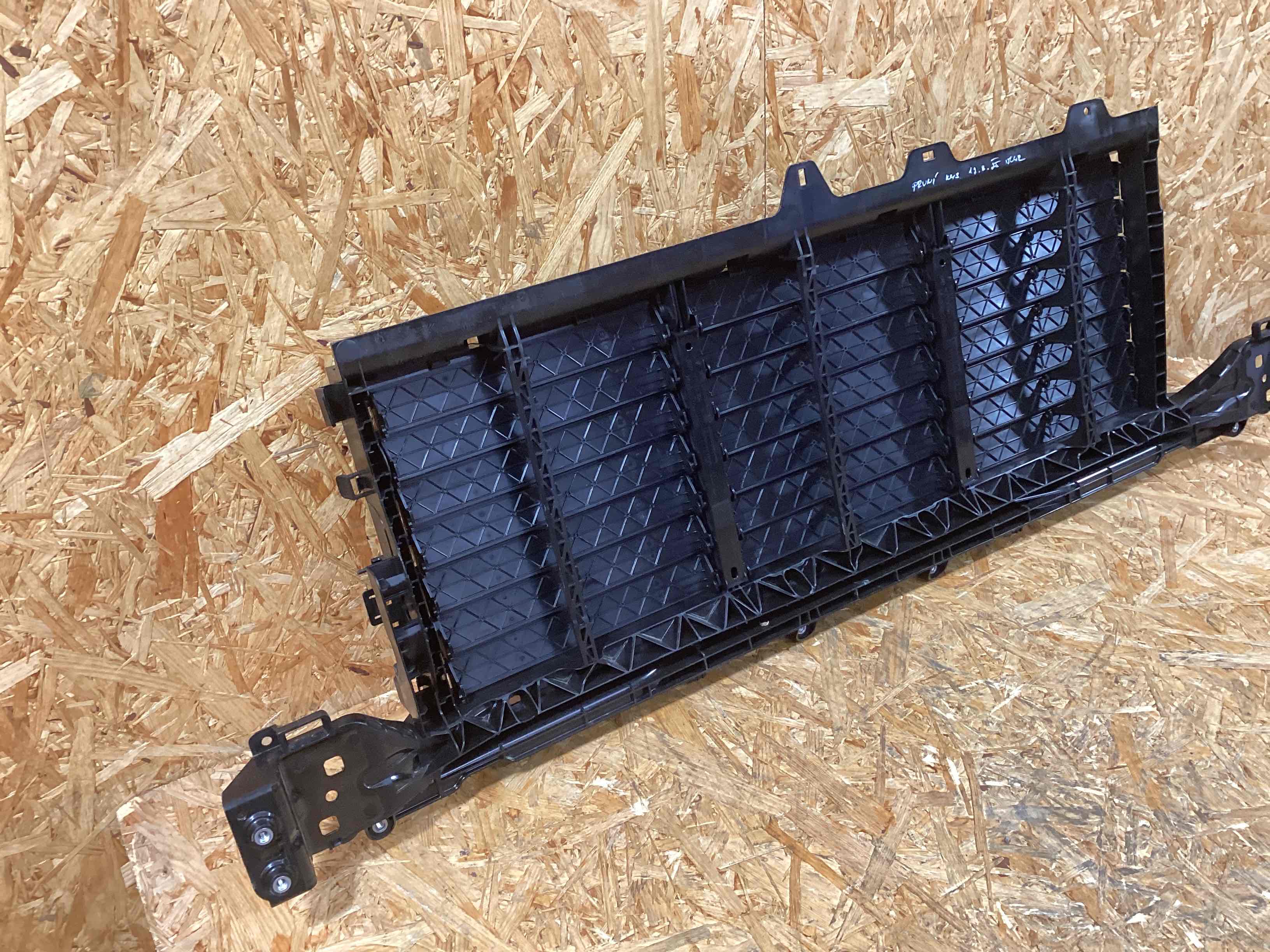 Жалюзи радиатора Porsche Cayenne 241125-123