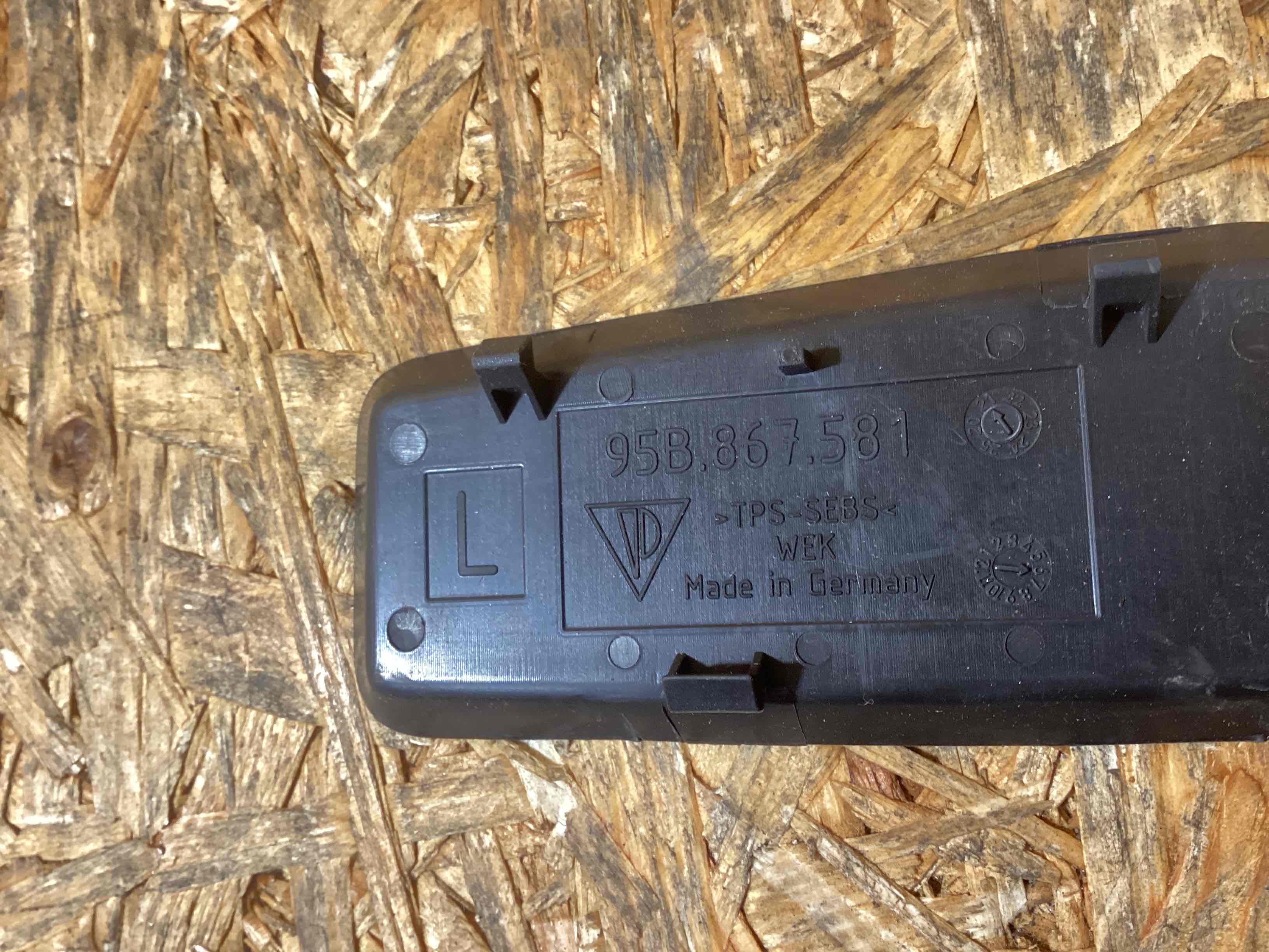 Элемент отделки салона, багажника Porsche Macan 241125-124