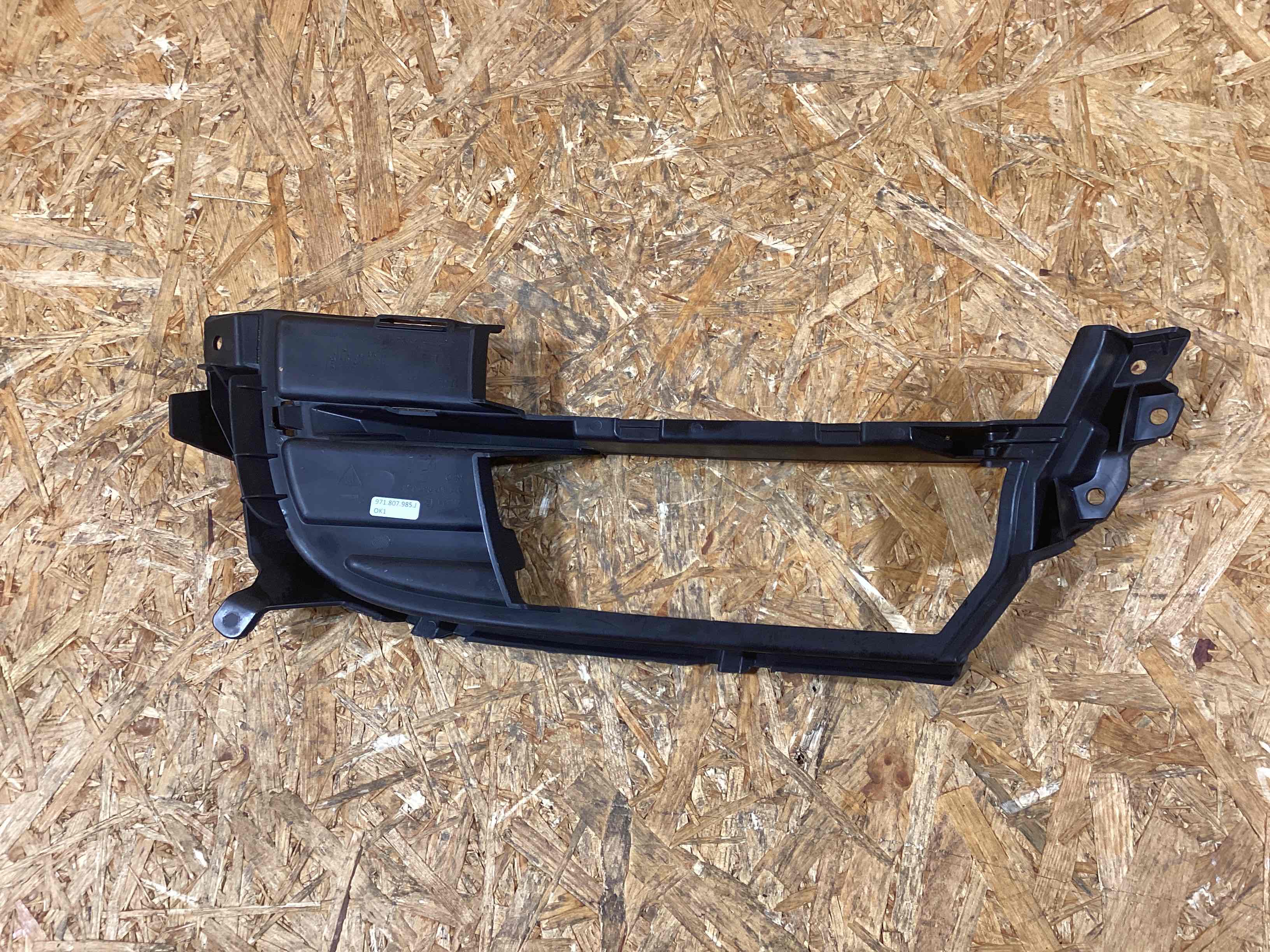 Заглушка, вставка (решетка) в бампер Porsche Panamera 241125-127