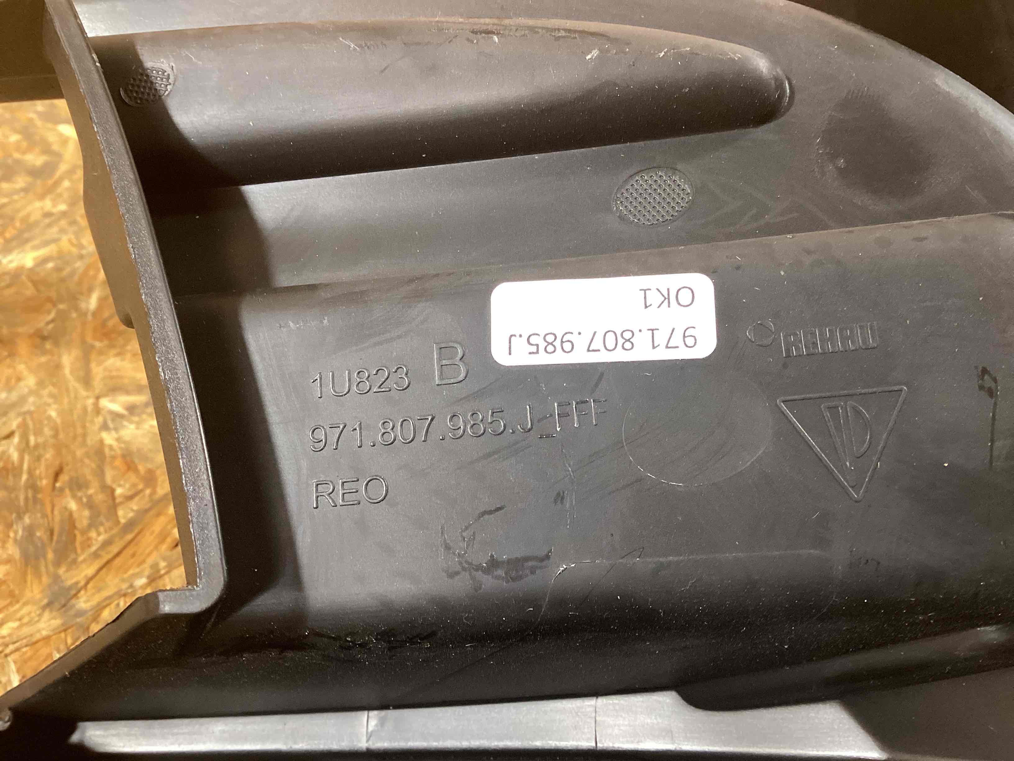 Заглушка, вставка (решетка) в бампер Porsche Panamera 241125-127