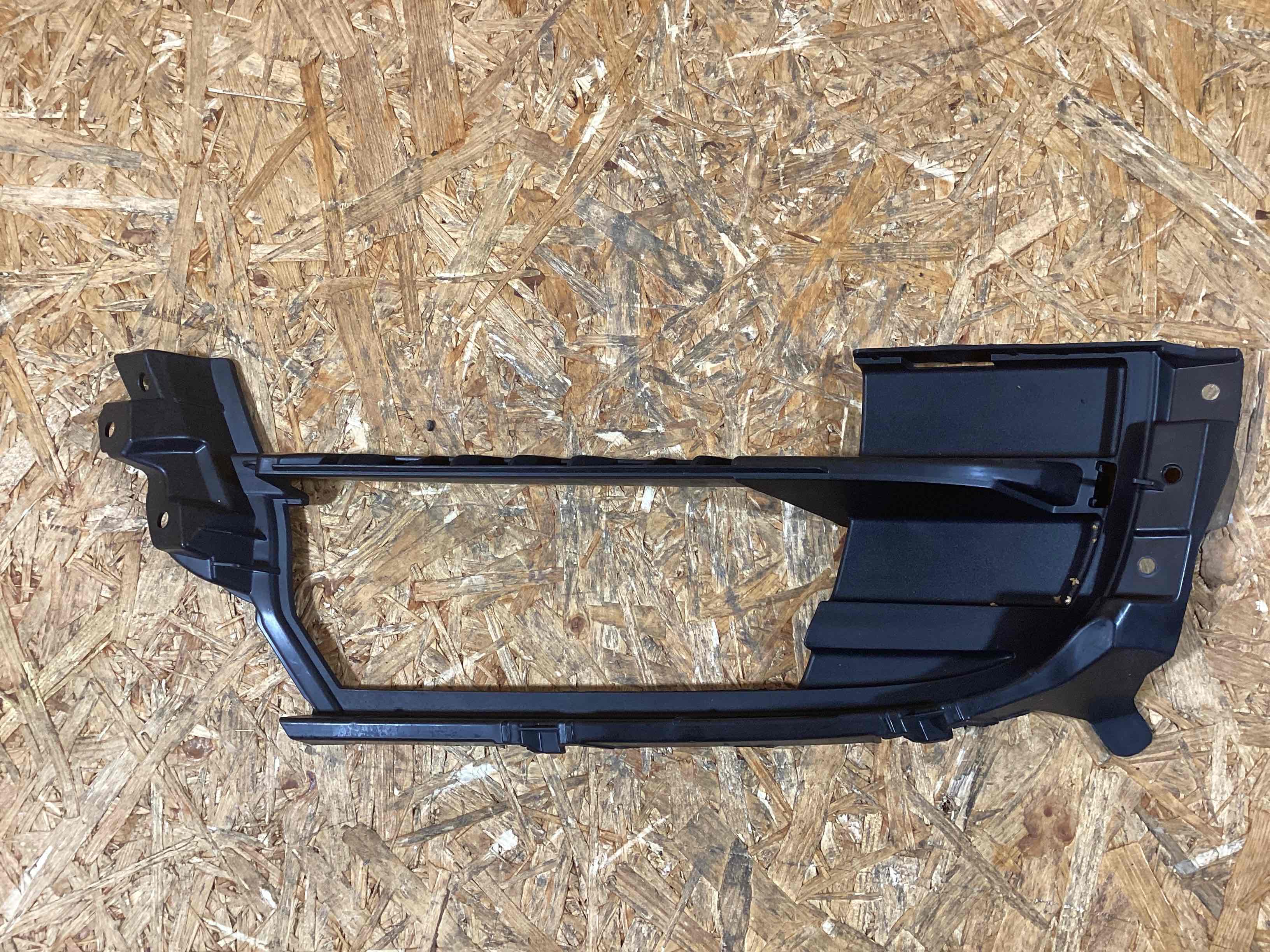 Заглушка, вставка (решетка) в бампер Porsche Panamera 241125-127