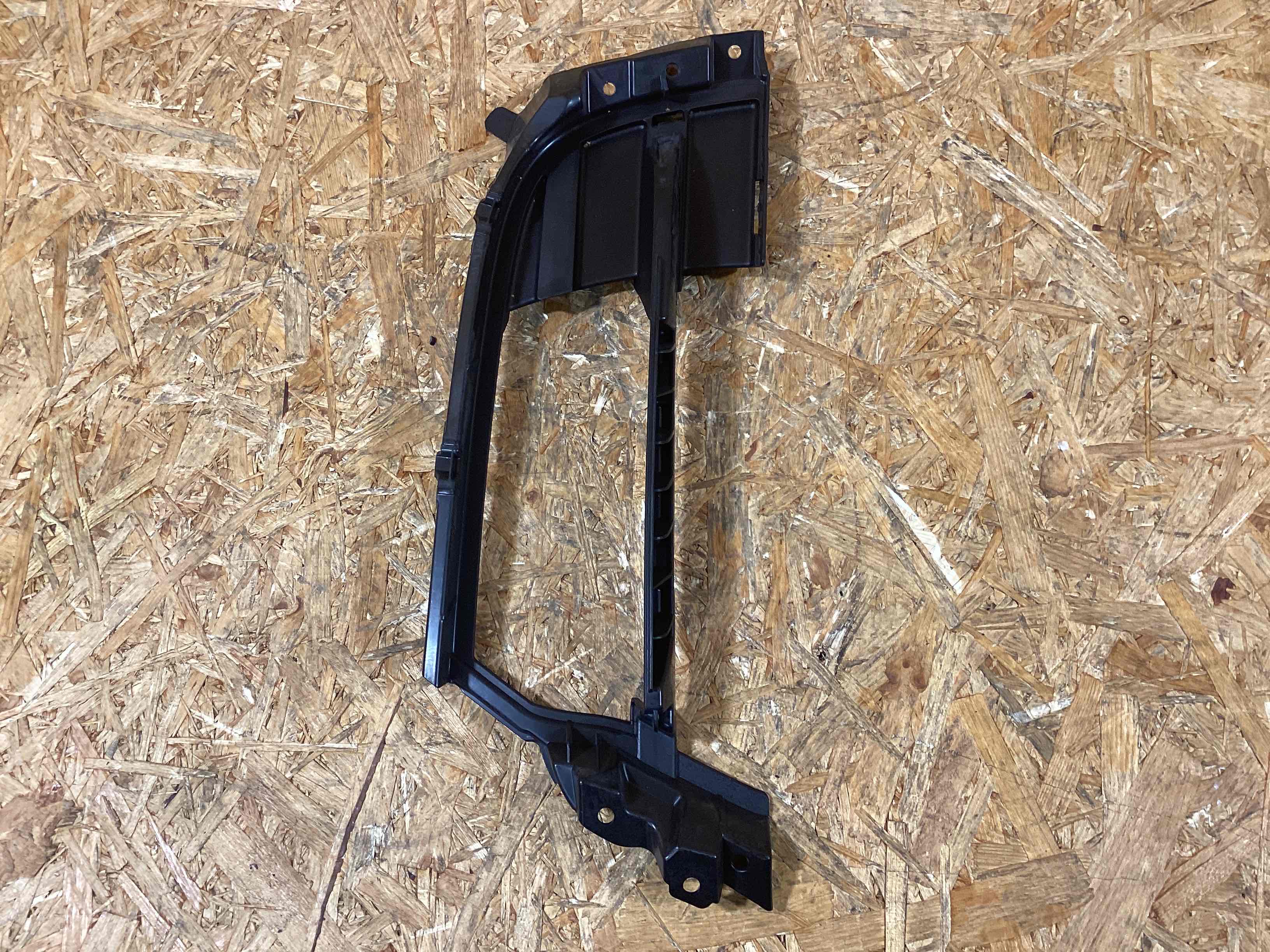 Заглушка, вставка (решетка) в бампер Porsche Panamera 241125-128