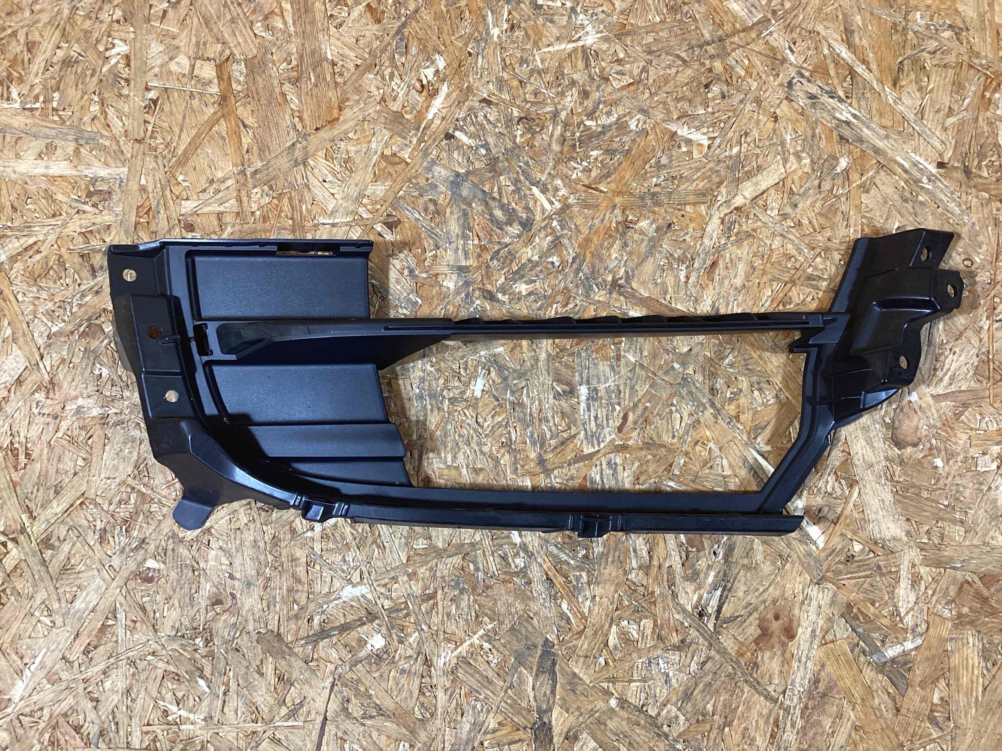 Заглушка, вставка (решетка) в бампер Porsche Panamera 241125-128