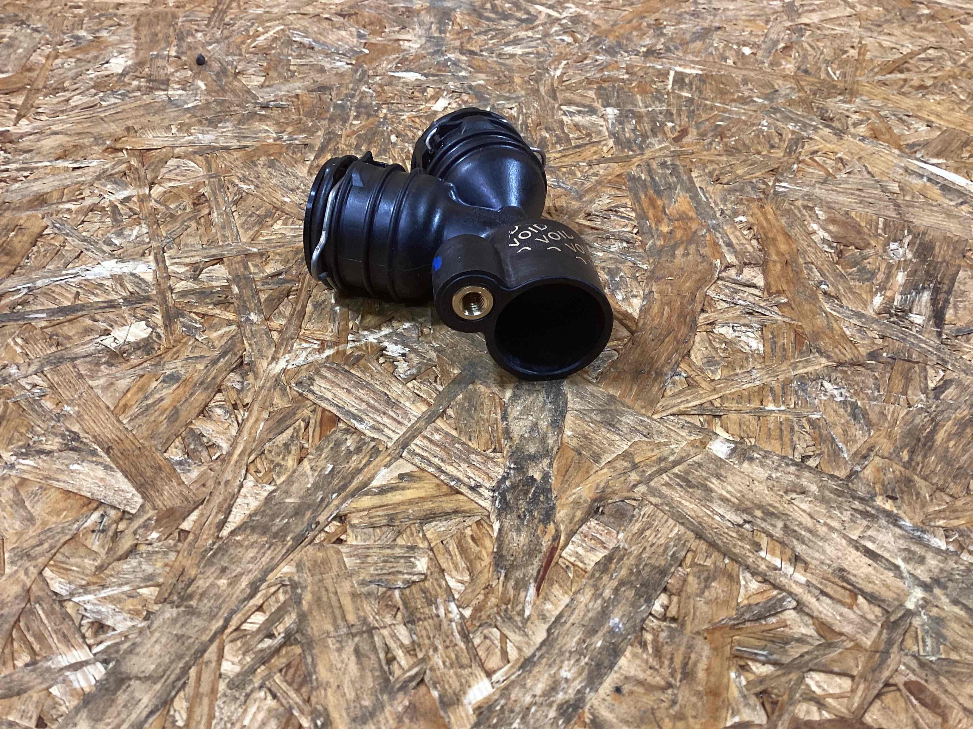 Патрубок Porsche Cayman 241125-129