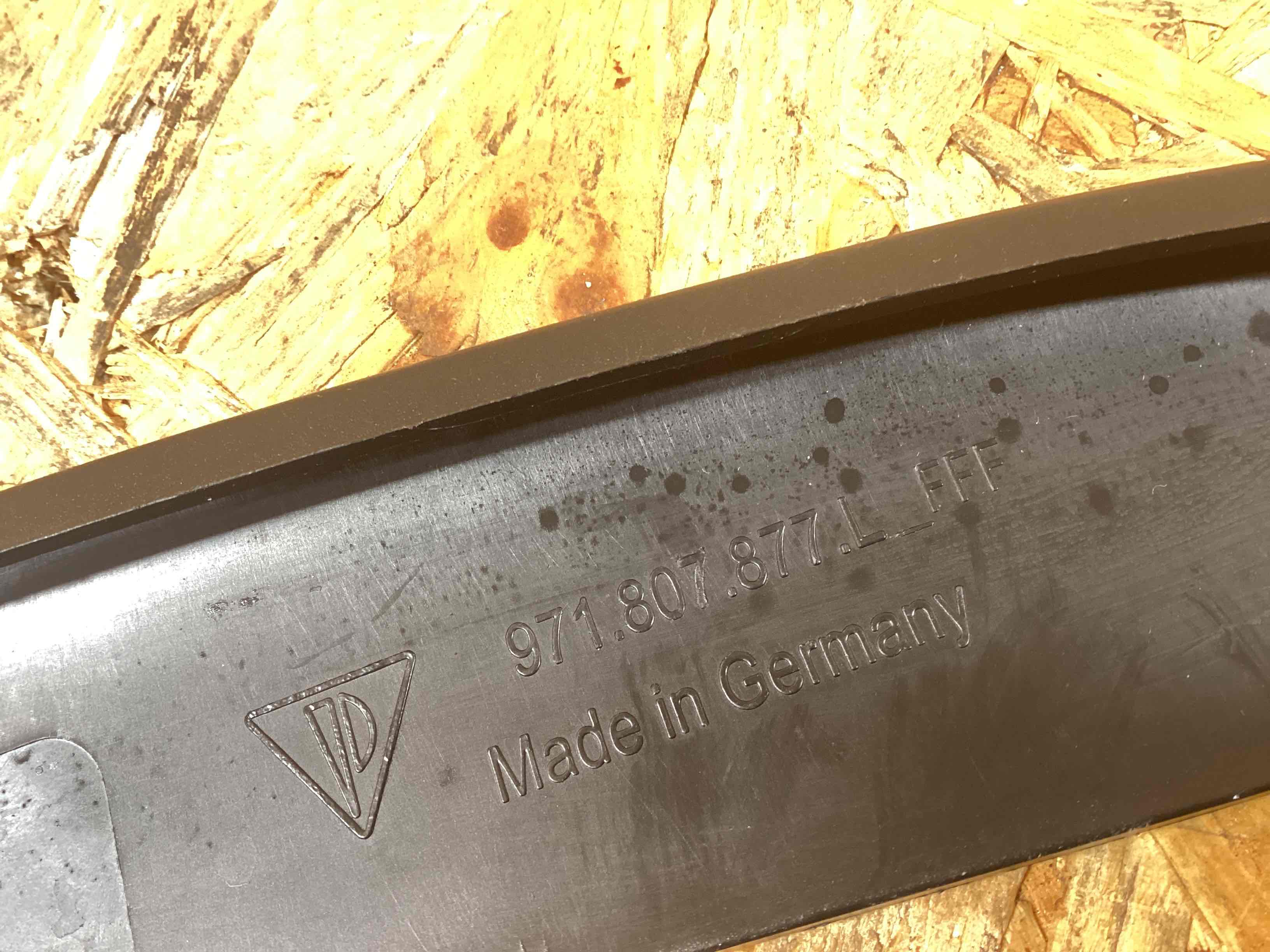 Заглушка, вставка (решетка) в бампер Porsche Panamera 241125-135