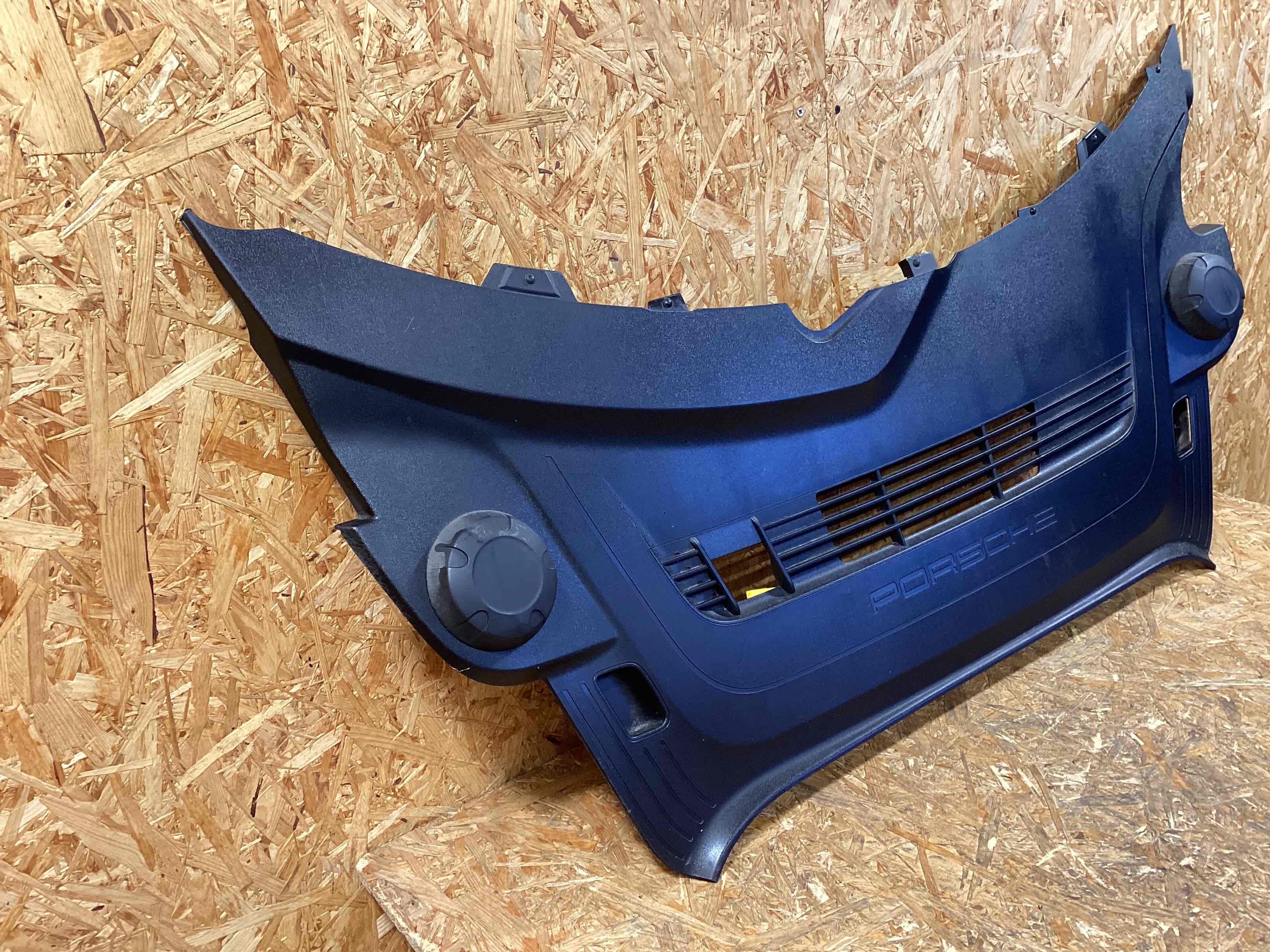 Пластик моторного отсека Porsche 911 250226-102