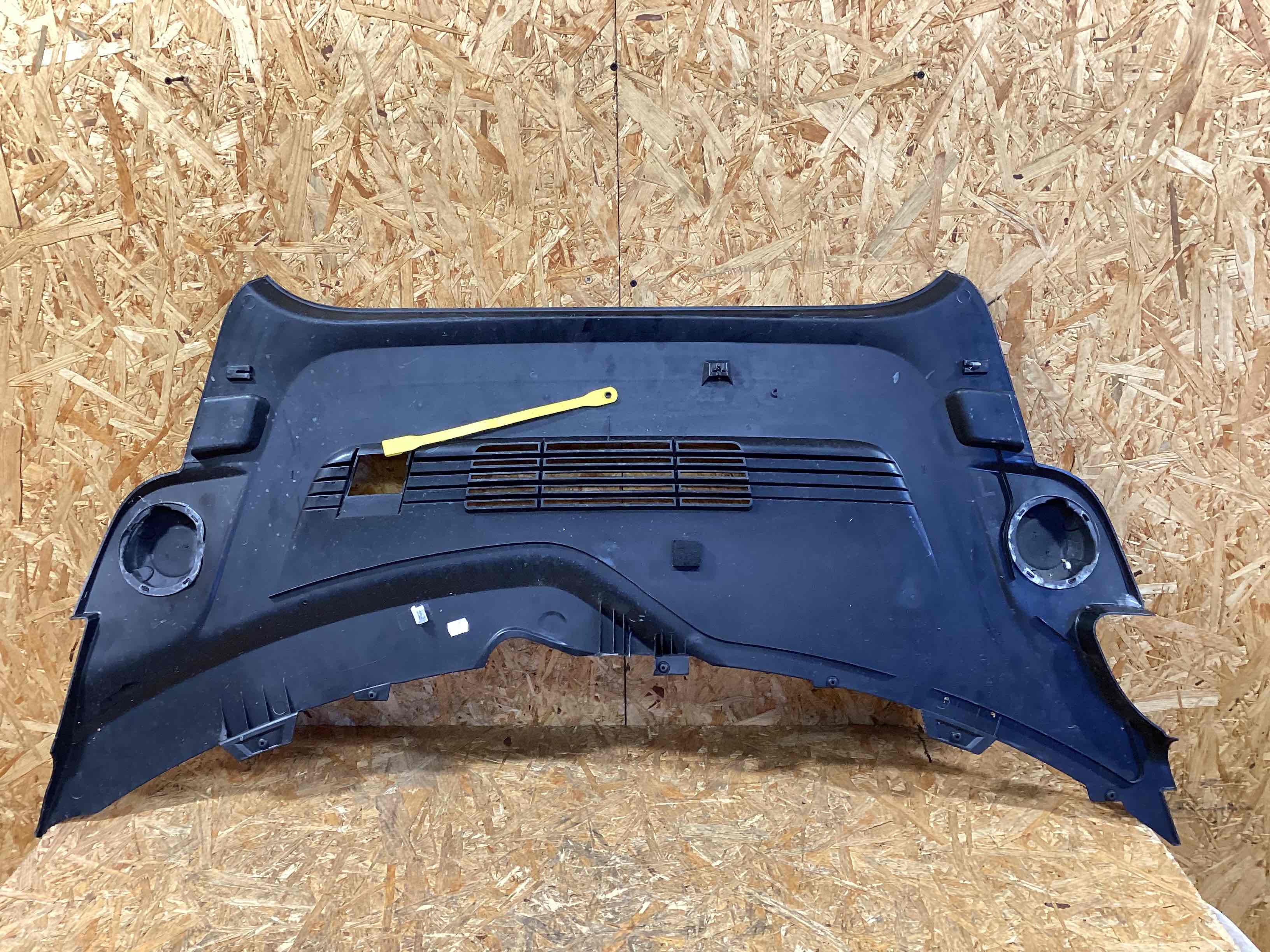 Пластик моторного отсека Porsche 911 250226-102