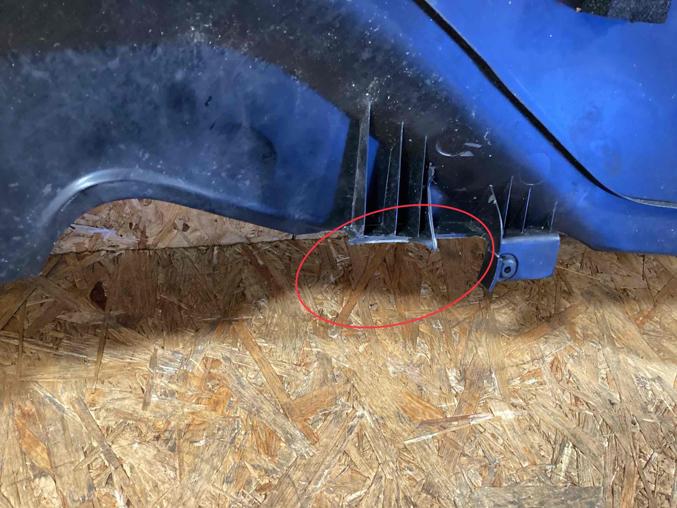 Пластик моторного отсека Porsche 911 250226-102