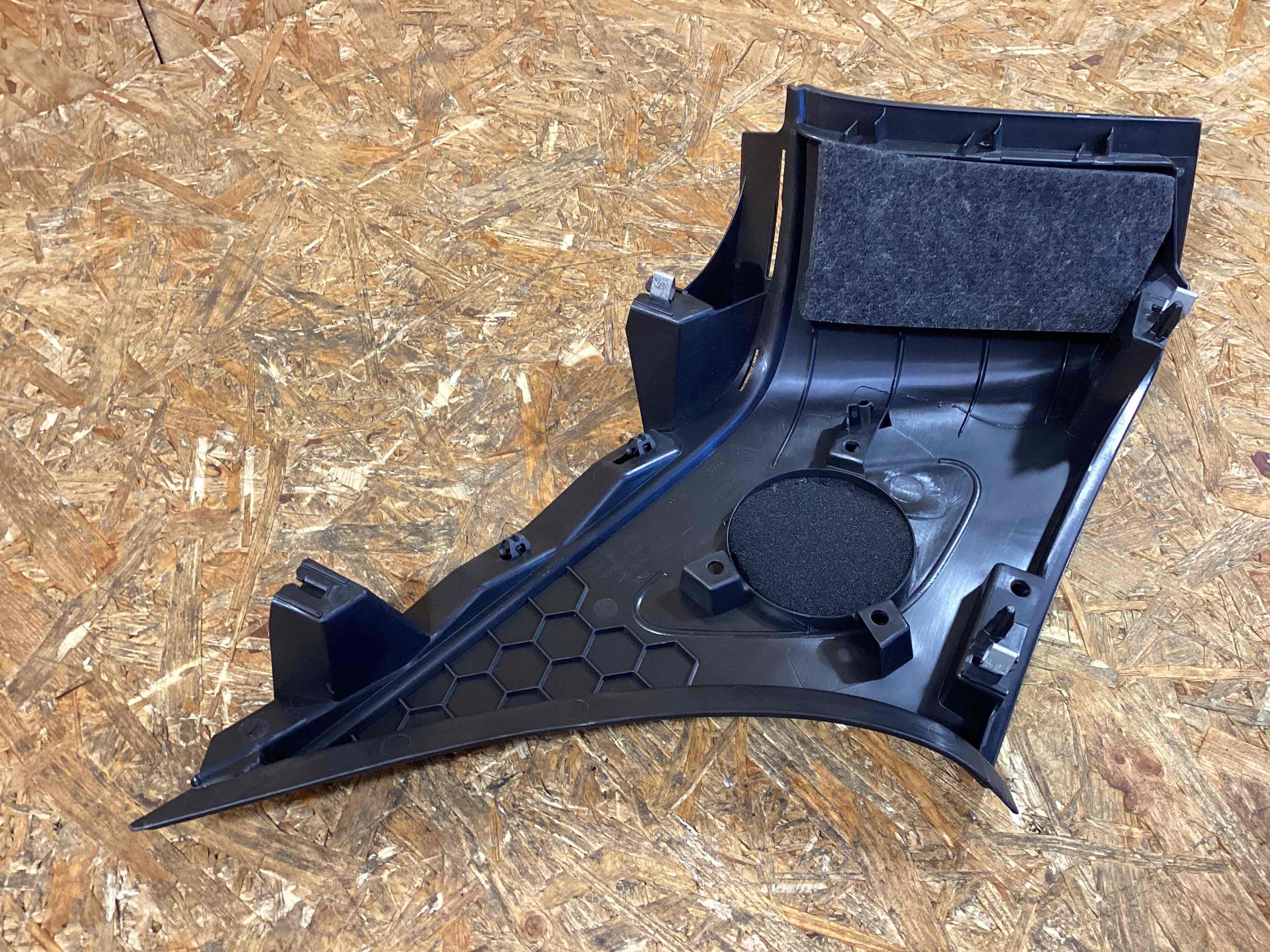 Элемент отделки салона, багажника Porsche Macan 250226-108