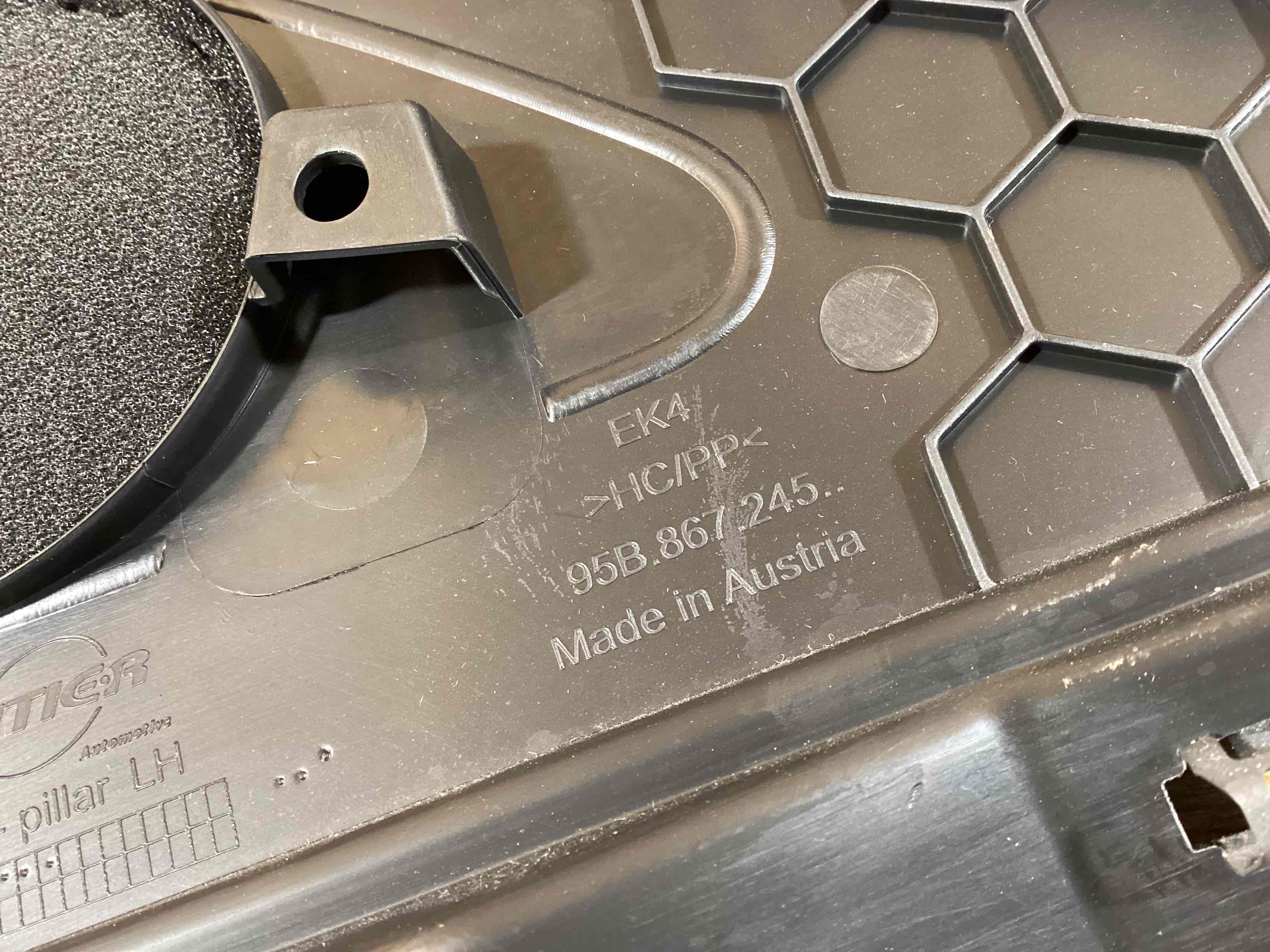 Элемент отделки салона, багажника Porsche Macan 250226-108