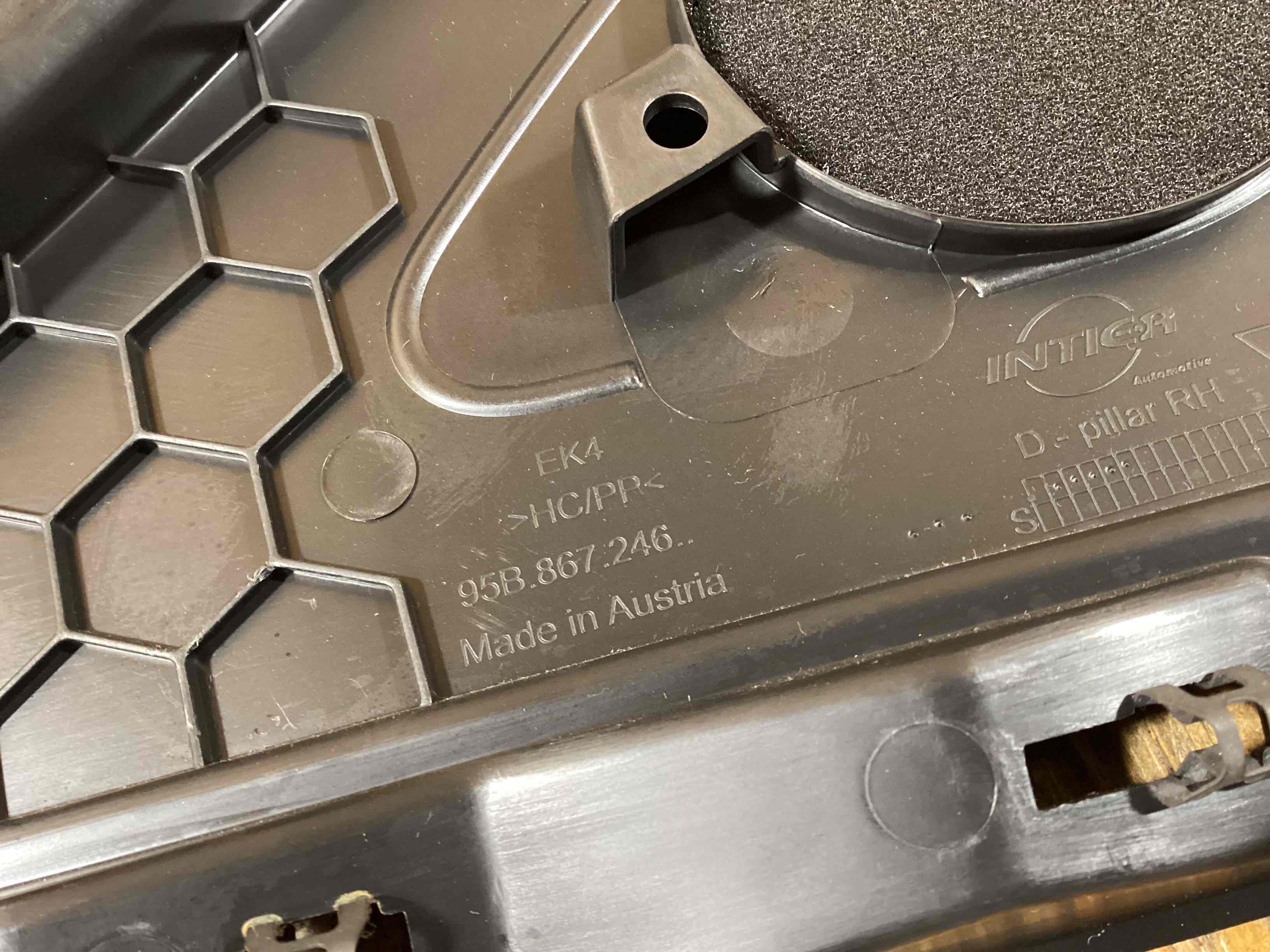 Элемент отделки салона, багажника Porsche Macan 250226-109