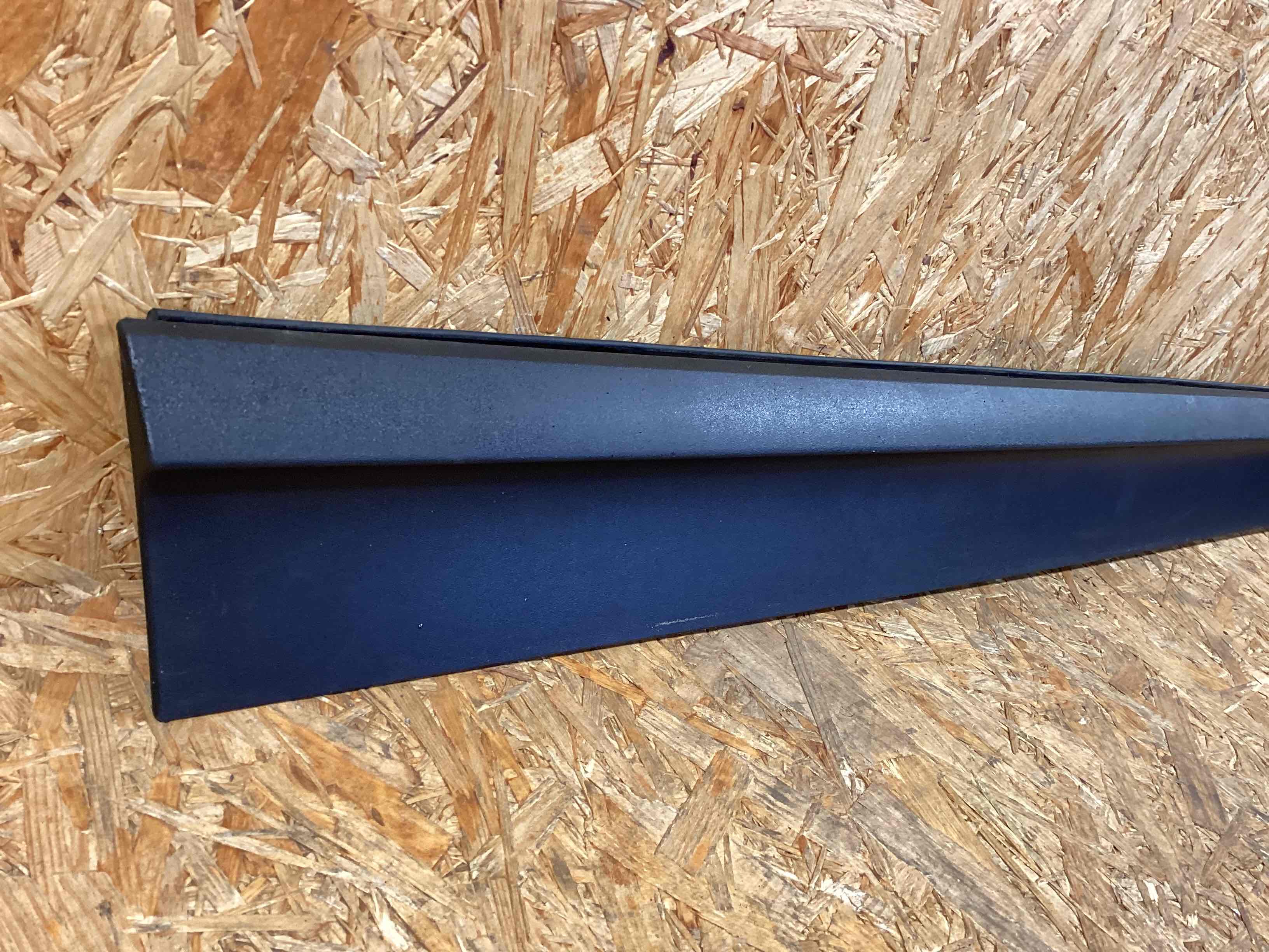 Молдинг двери передней левой Porsche Cayenne 250226-110