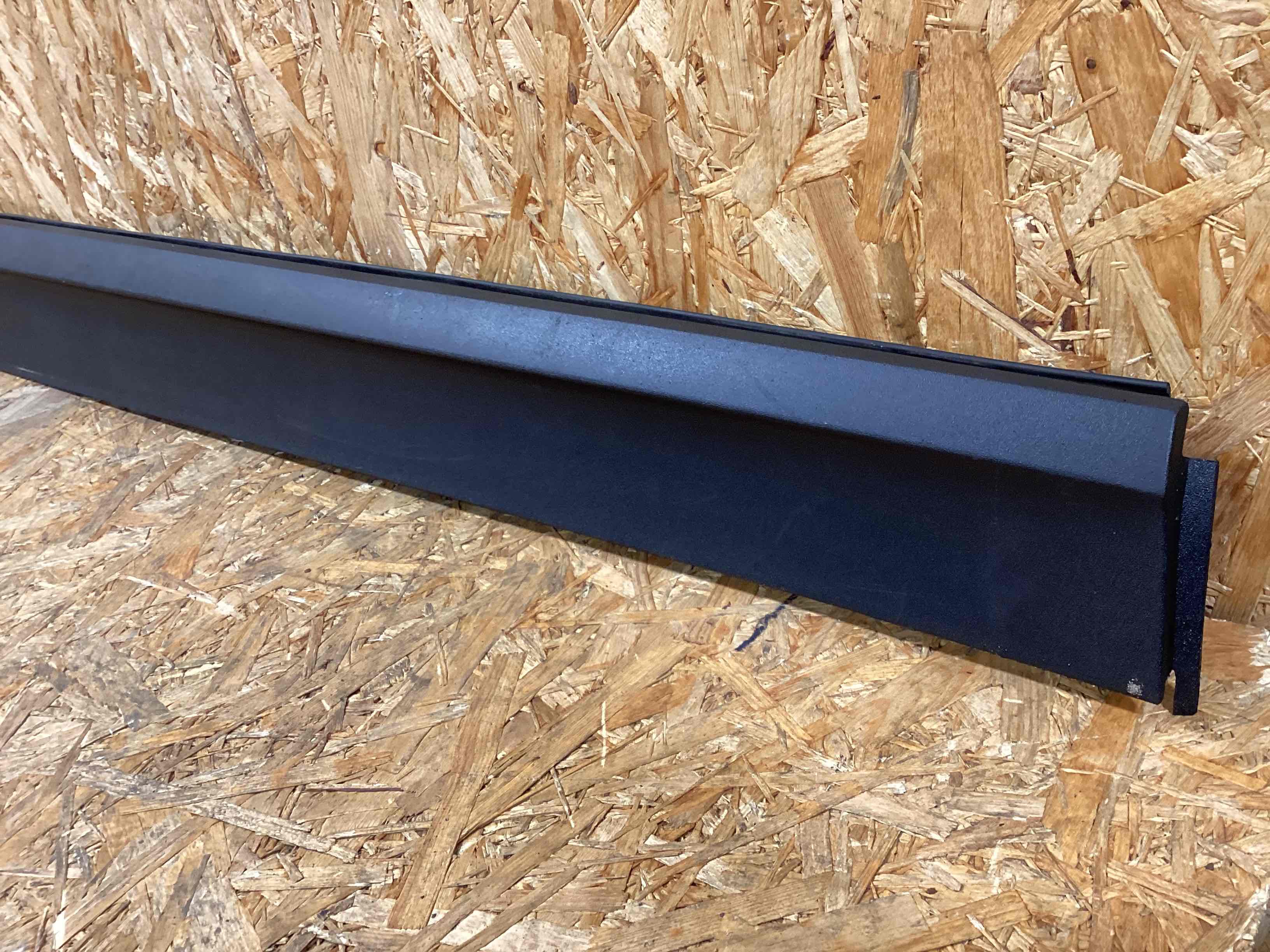 Молдинг двери передней левой Porsche Cayenne 250226-110