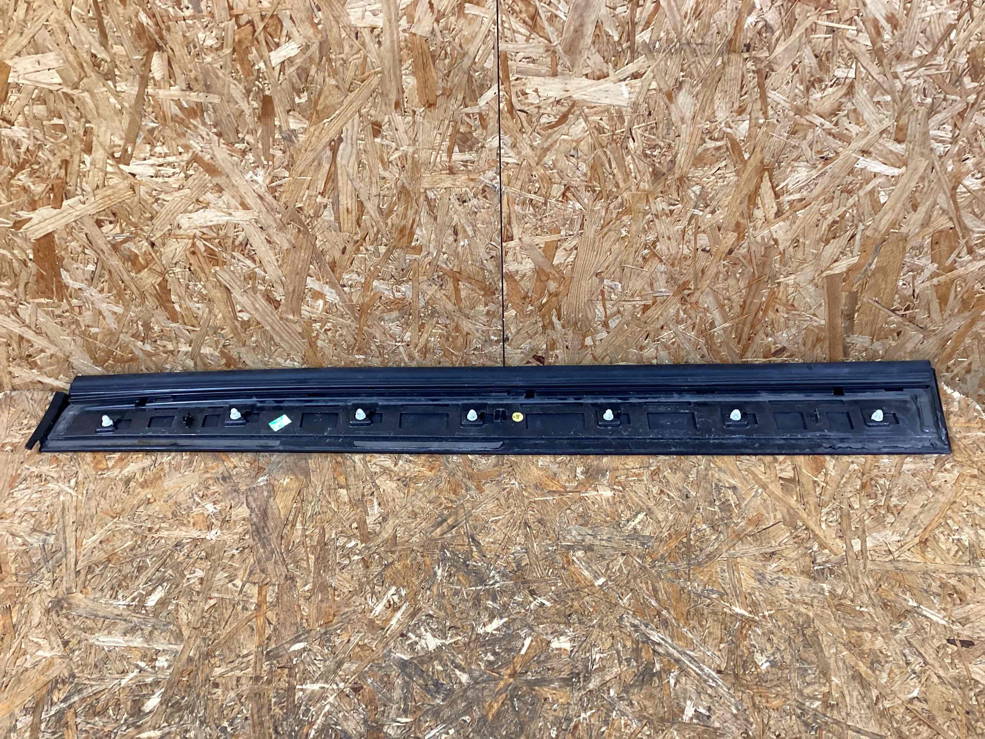 Молдинг двери передней левой Porsche Cayenne 250226-110