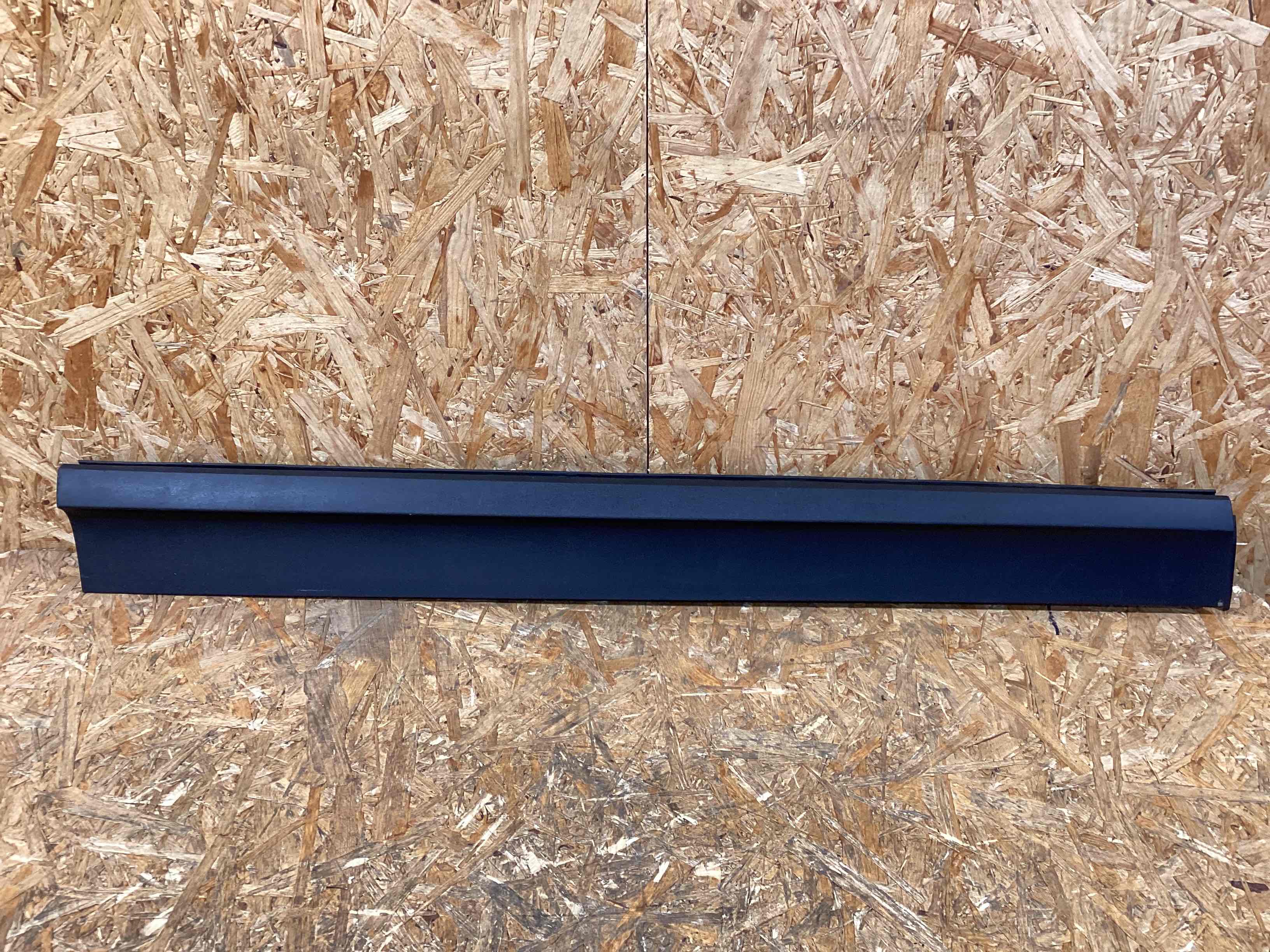 Молдинг двери передней левой Porsche Cayenne 250226-110