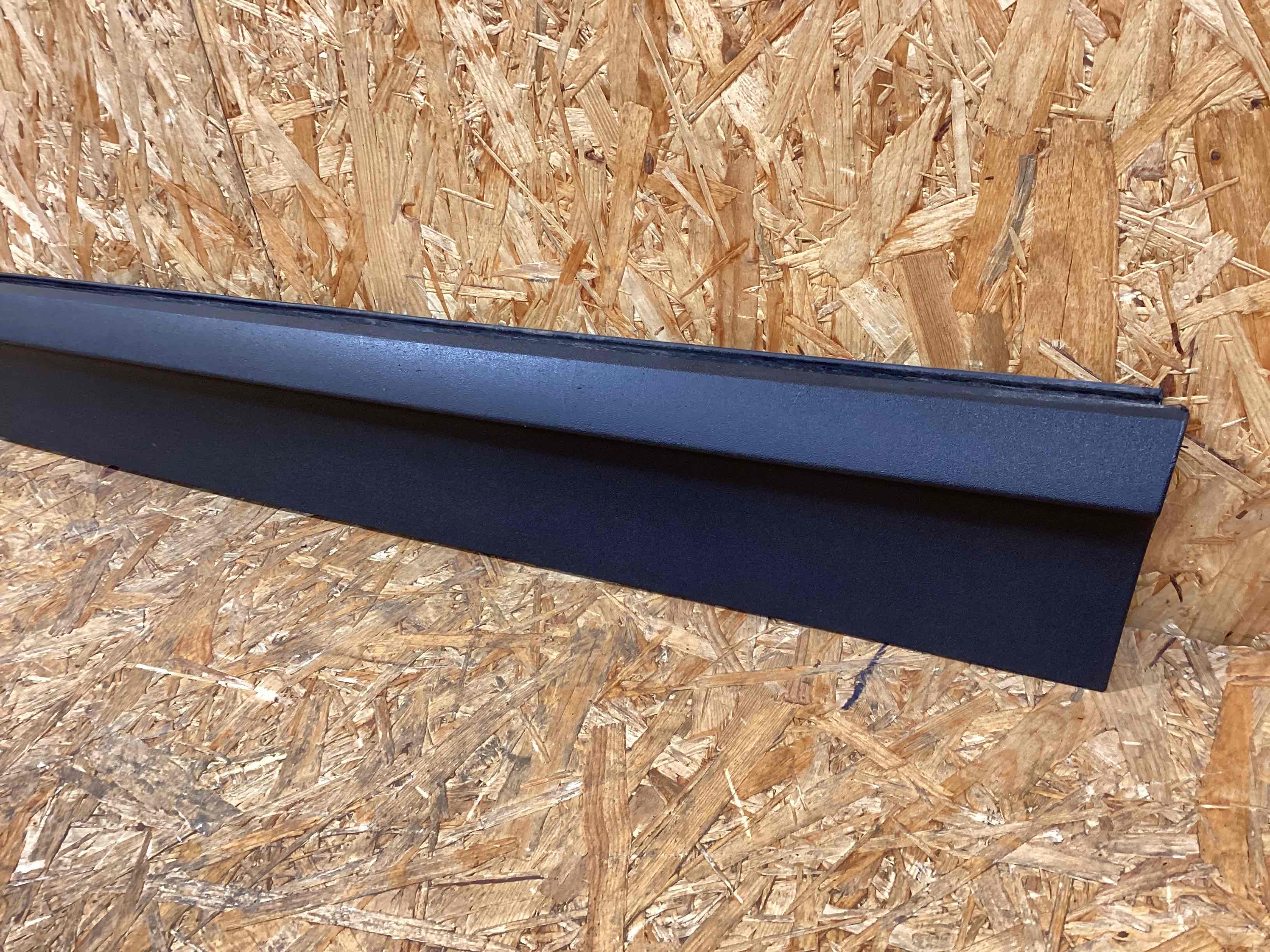 Молдинг двери передней правой Porsche Cayenne 250226-111