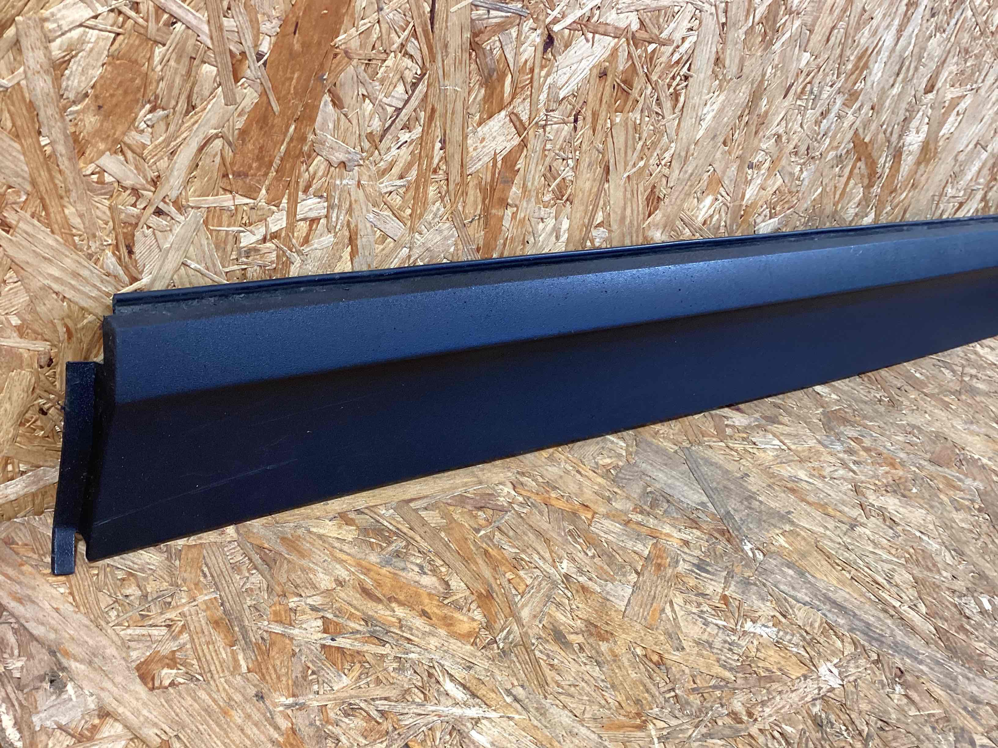 Молдинг двери передней правой Porsche Cayenne 250226-111