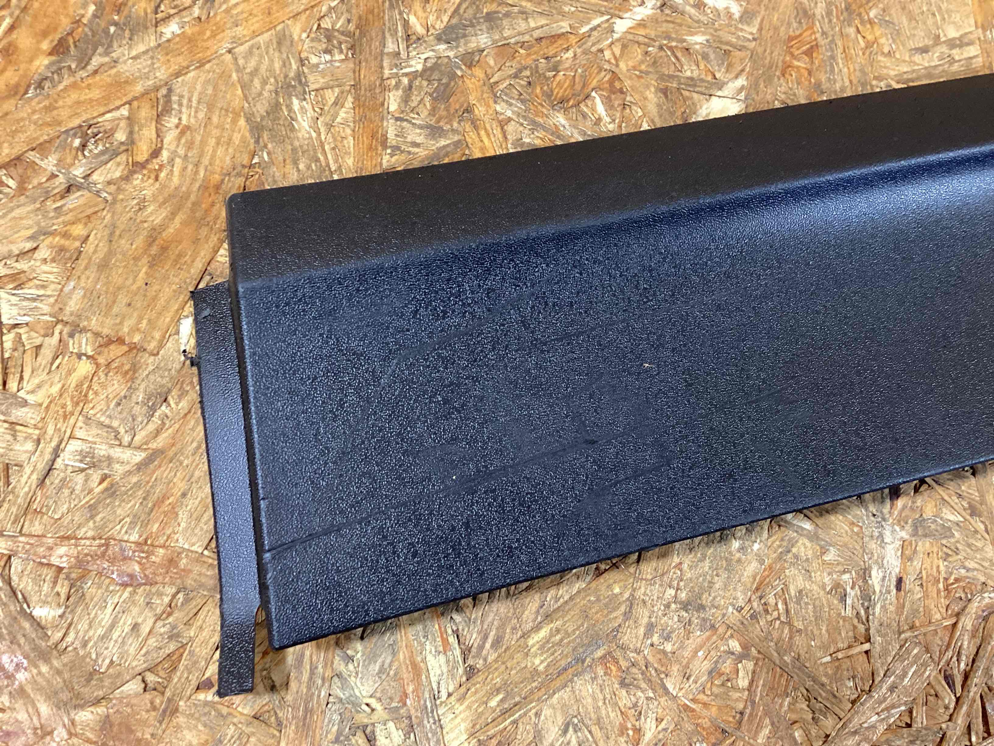 Молдинг двери передней правой Porsche Cayenne 250226-111