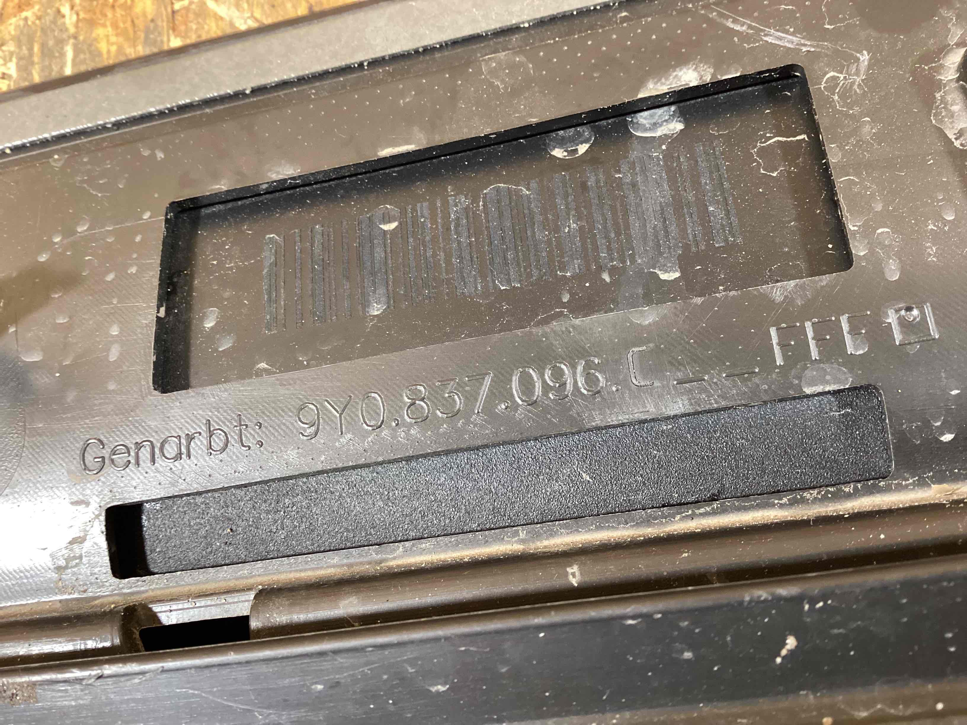 Молдинг двери передней правой Porsche Cayenne 250226-111