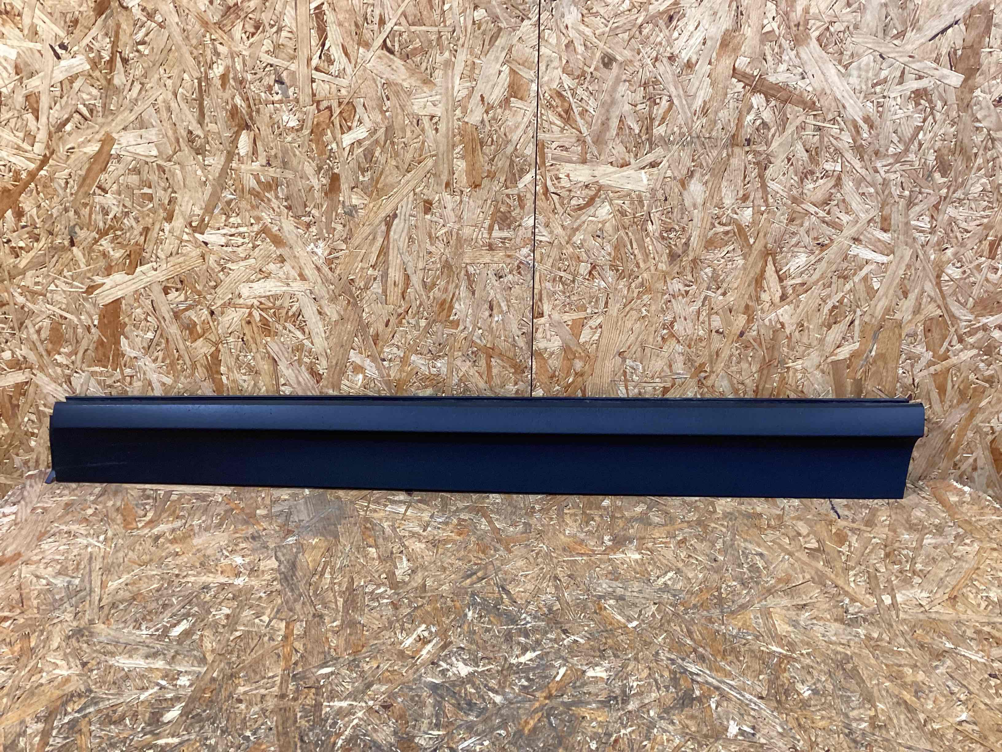 Молдинг двери передней правой Porsche Cayenne 250226-111